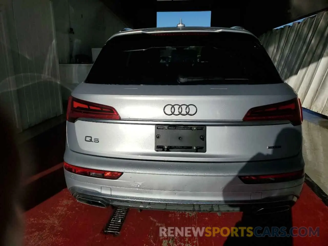 6 Photograph of a damaged car WA1EAAFYXR2078805 AUDI Q5 2024