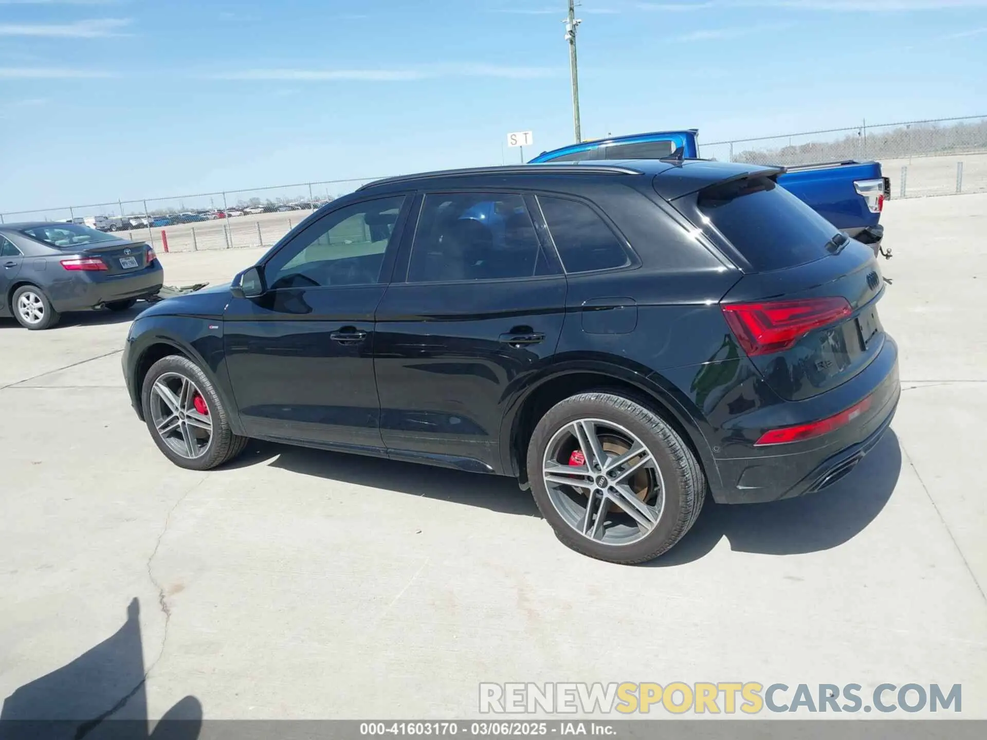 14 Photograph of a damaged car WA1F2AFYXR2014930 AUDI Q5 2024