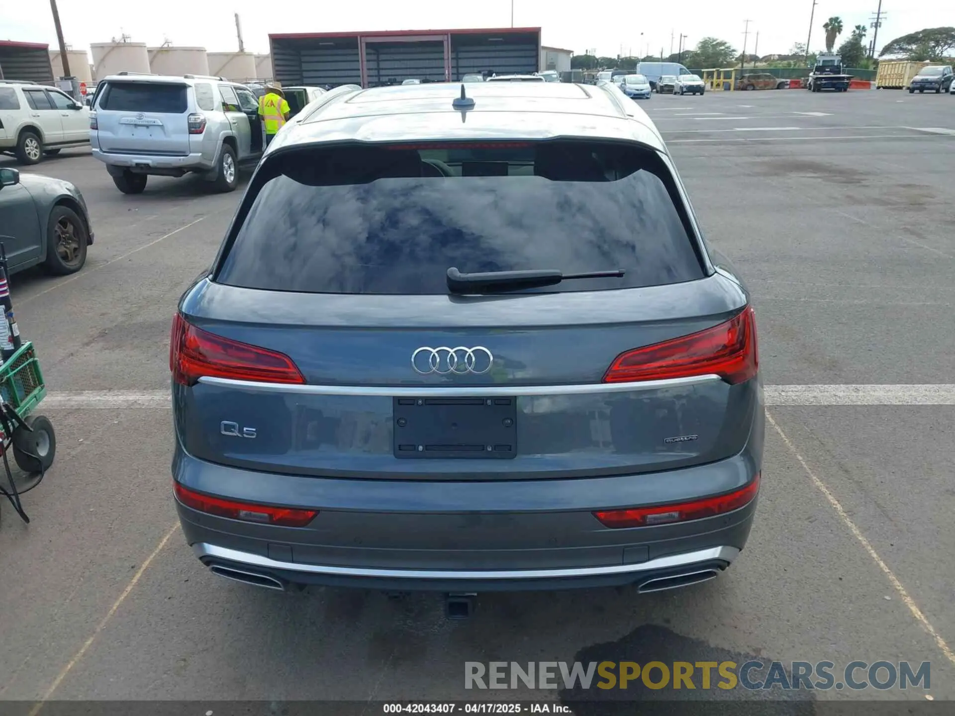 17 Photograph of a damaged car WA1G2AFY0R2063378 AUDI Q5 2024