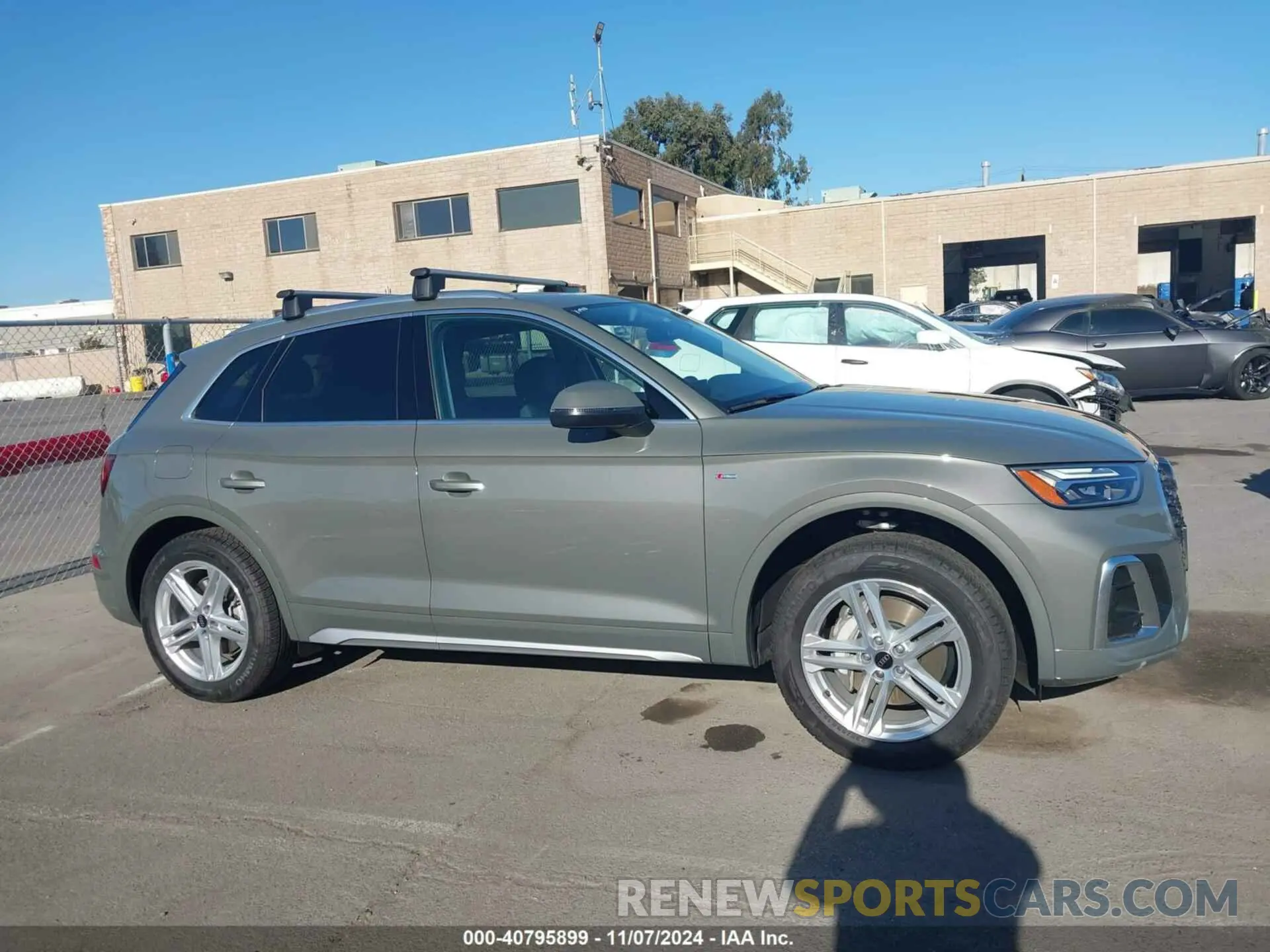 14 Photograph of a damaged car WA1G2AFY8R2103934 AUDI Q5 2024