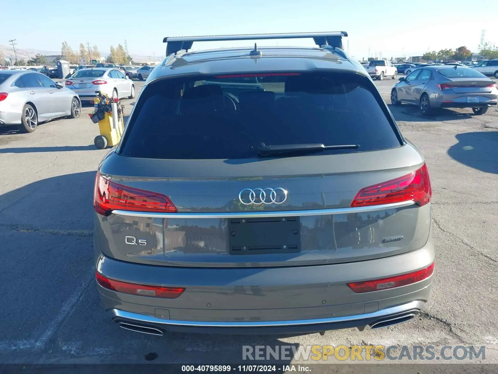 17 Photograph of a damaged car WA1G2AFY8R2103934 AUDI Q5 2024
