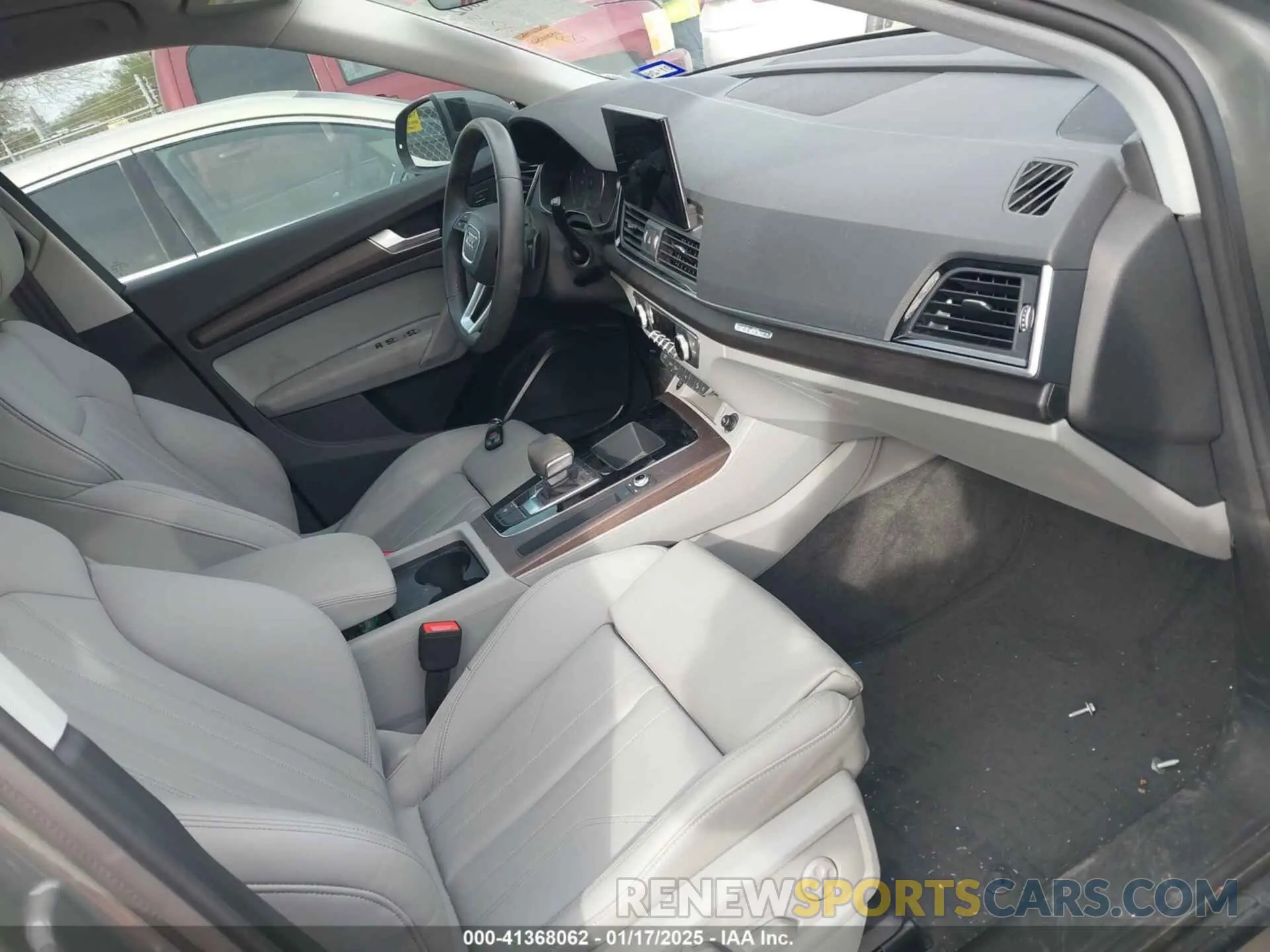 5 Photograph of a damaged car WA1GAAFY1R2000549 AUDI Q5 2024
