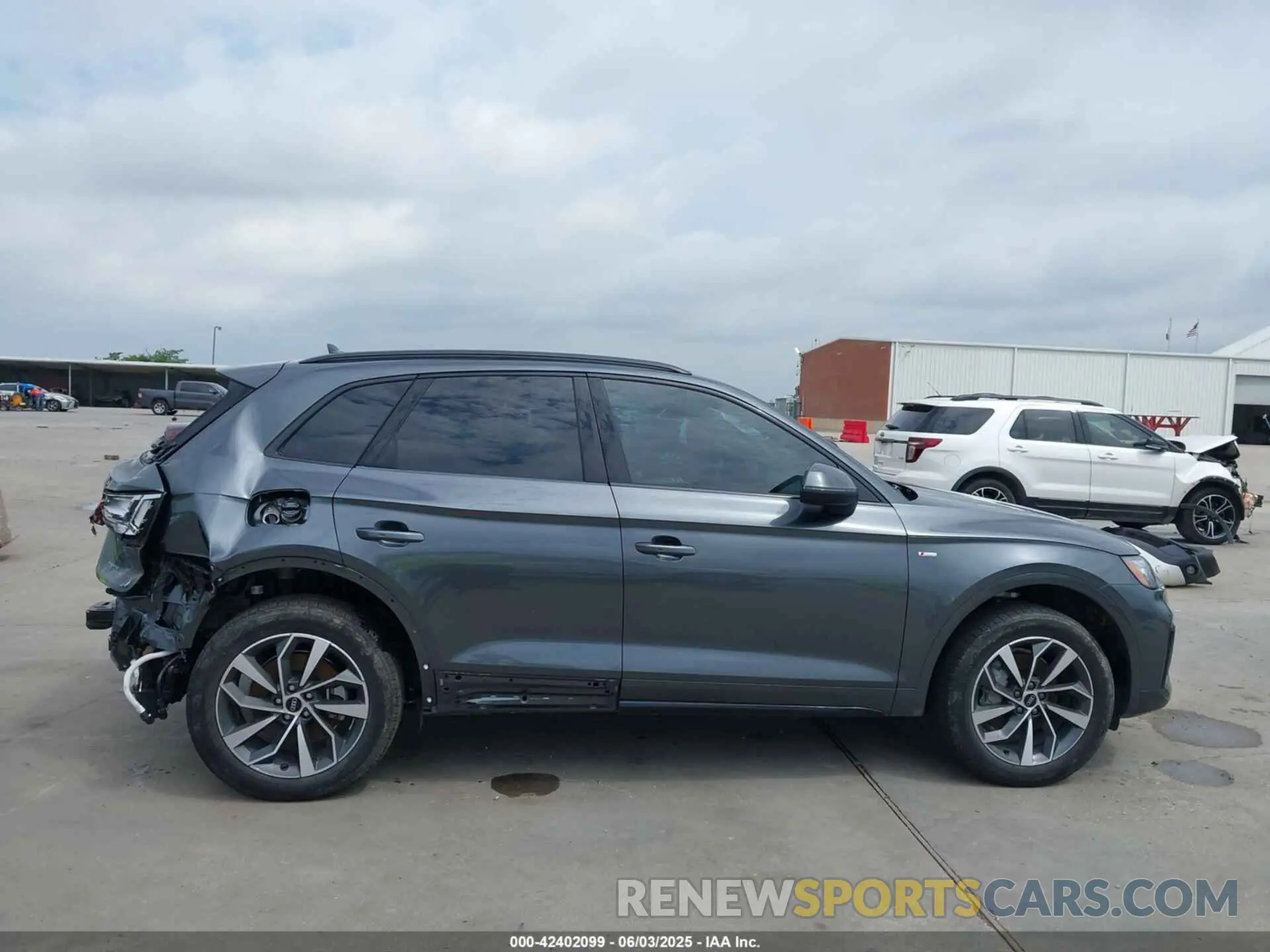 14 Photograph of a damaged car WA1GAAFY2R2115533 AUDI Q5 2024