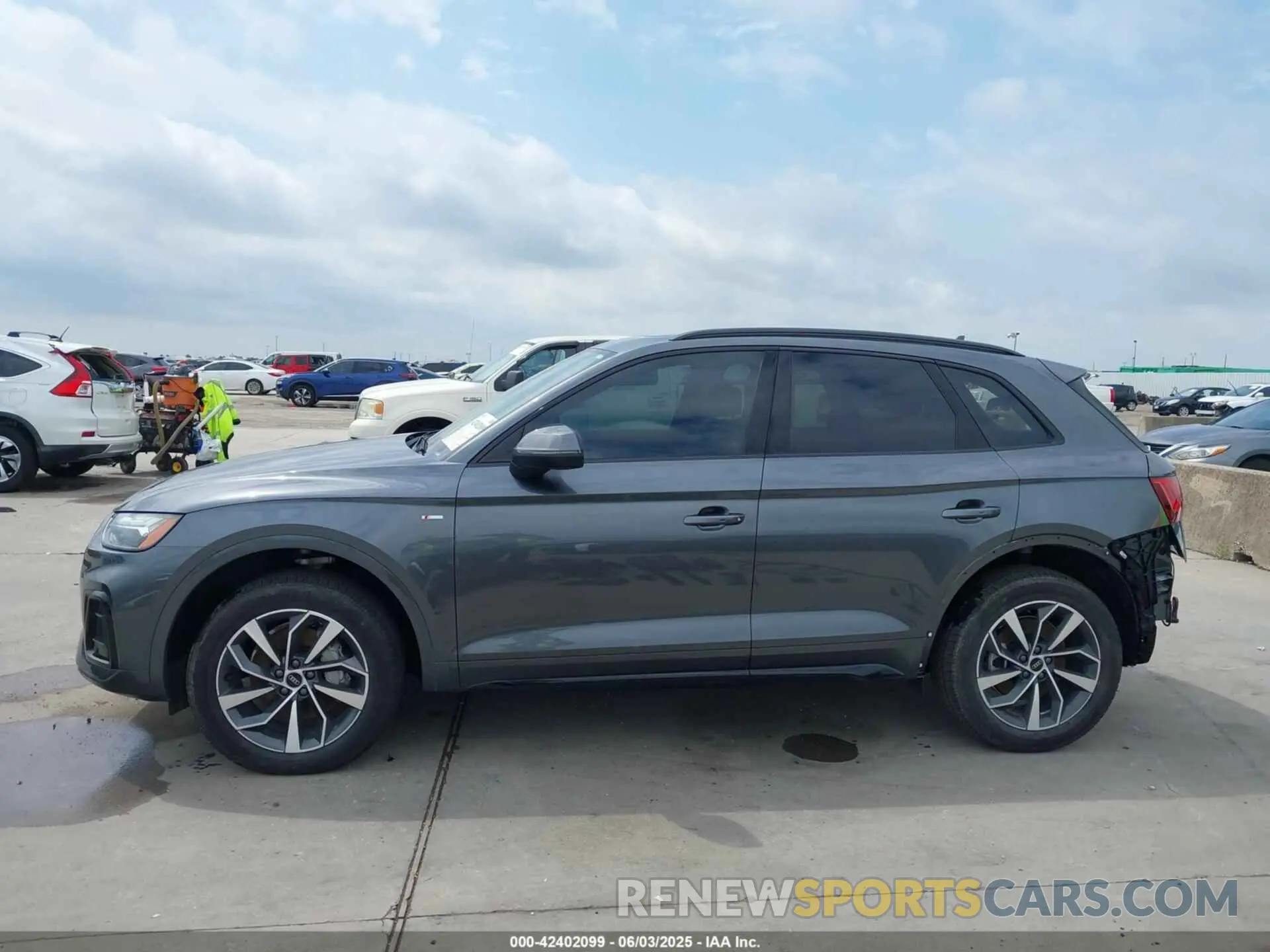 15 Photograph of a damaged car WA1GAAFY2R2115533 AUDI Q5 2024