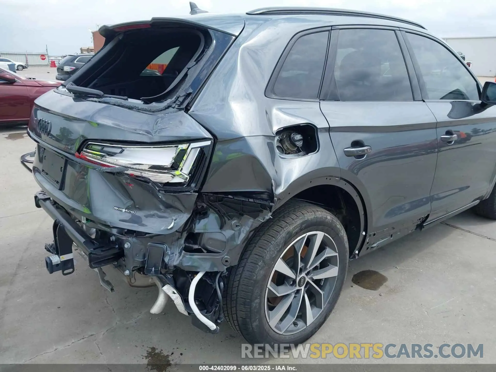 19 Photograph of a damaged car WA1GAAFY2R2115533 AUDI Q5 2024