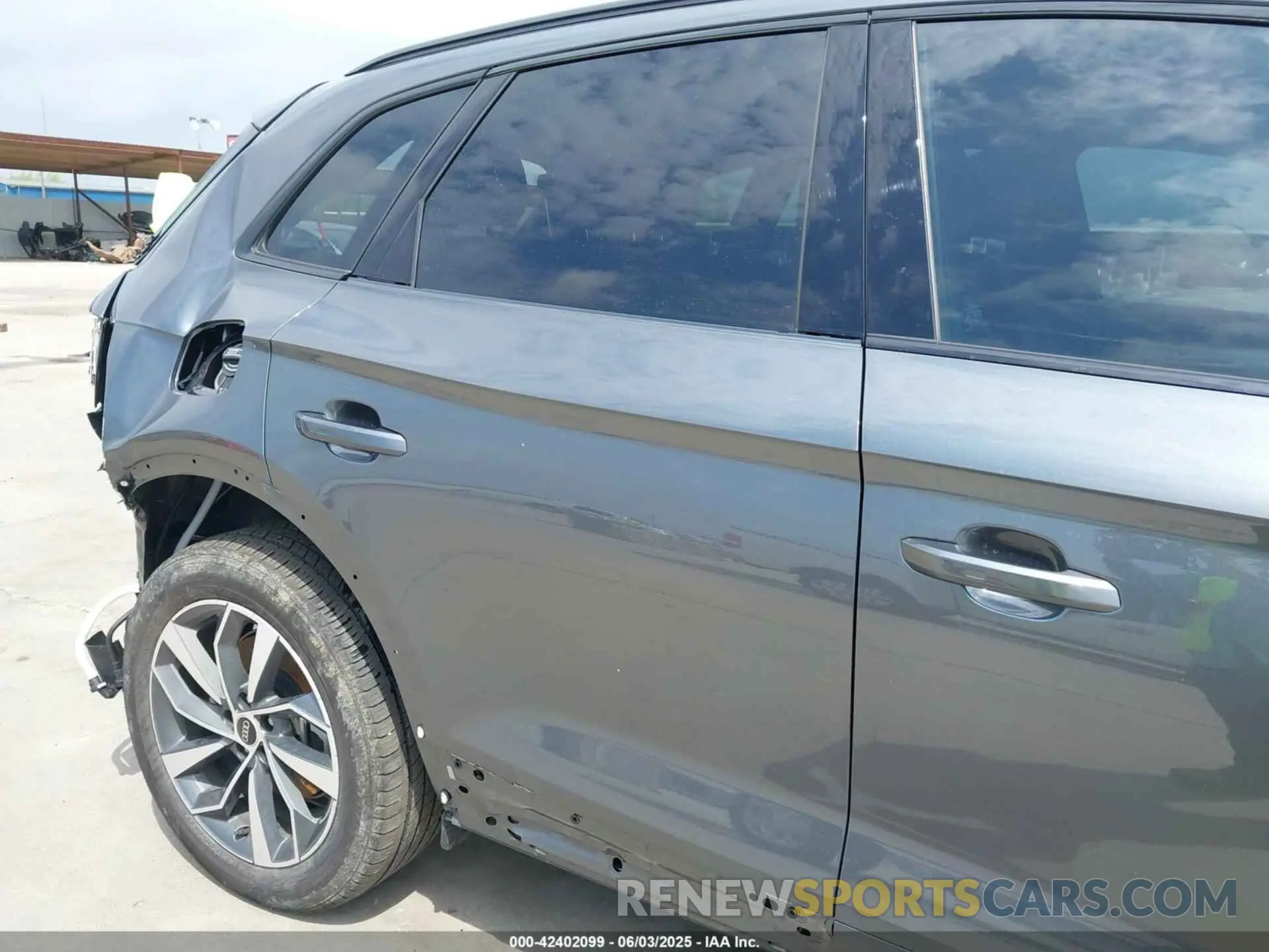 20 Photograph of a damaged car WA1GAAFY2R2115533 AUDI Q5 2024