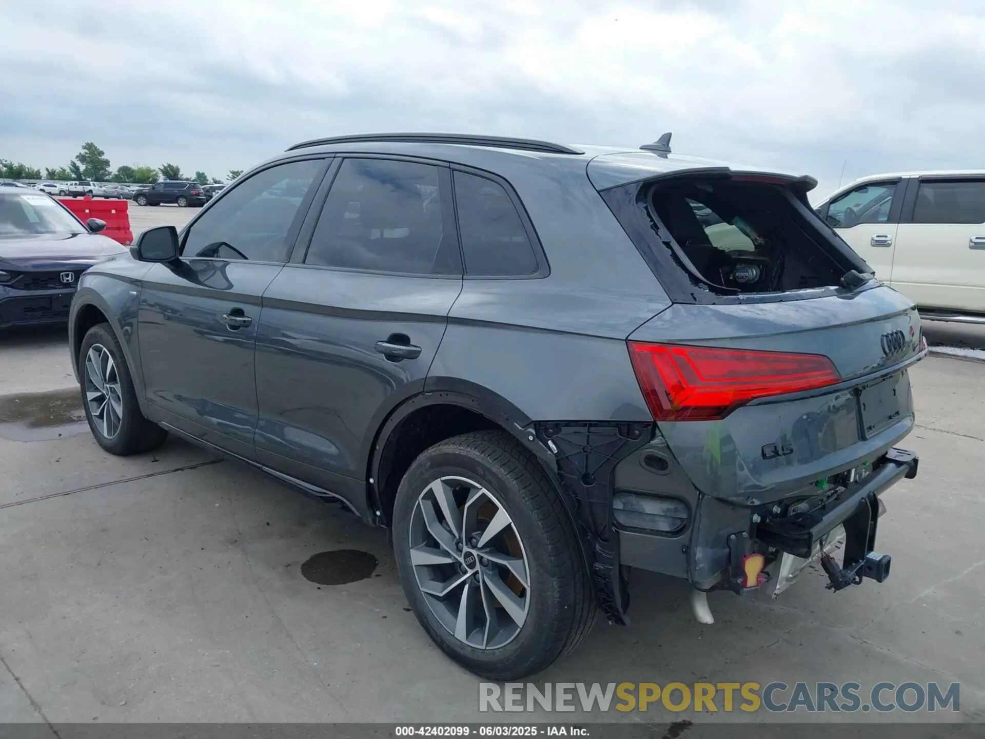 3 Photograph of a damaged car WA1GAAFY2R2115533 AUDI Q5 2024