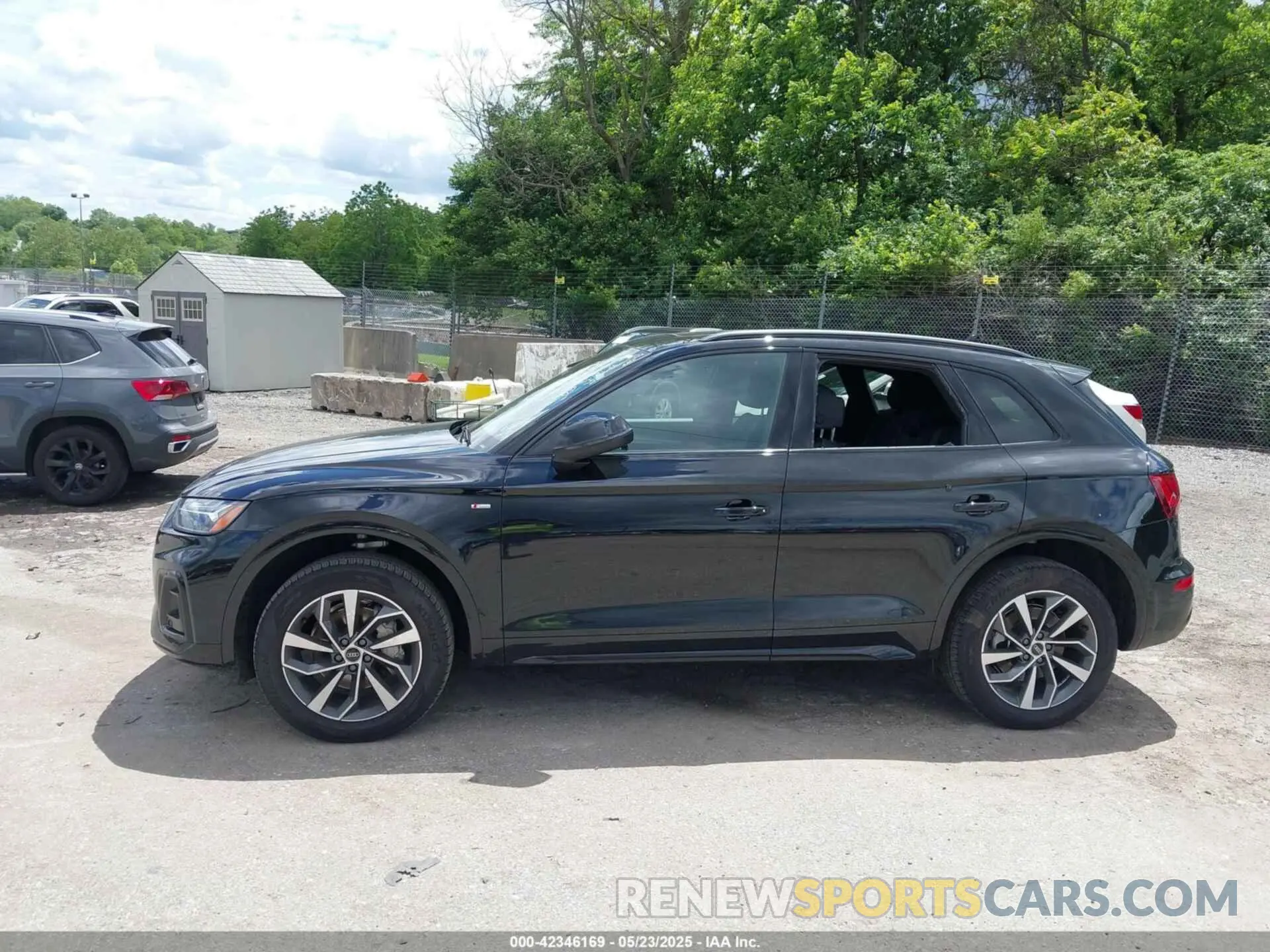 14 Photograph of a damaged car WA1GAAFY3R2113113 AUDI Q5 2024