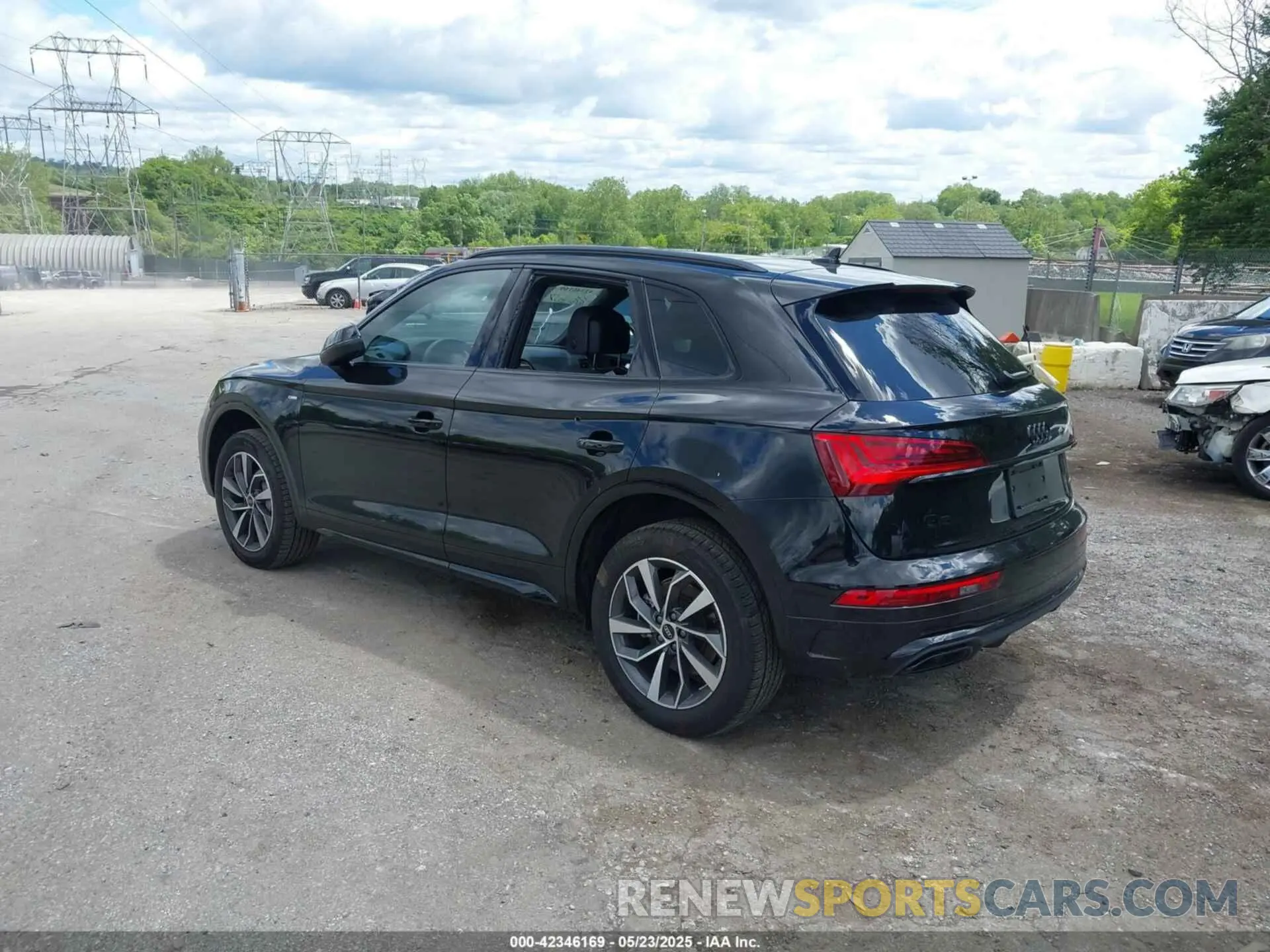 3 Photograph of a damaged car WA1GAAFY3R2113113 AUDI Q5 2024