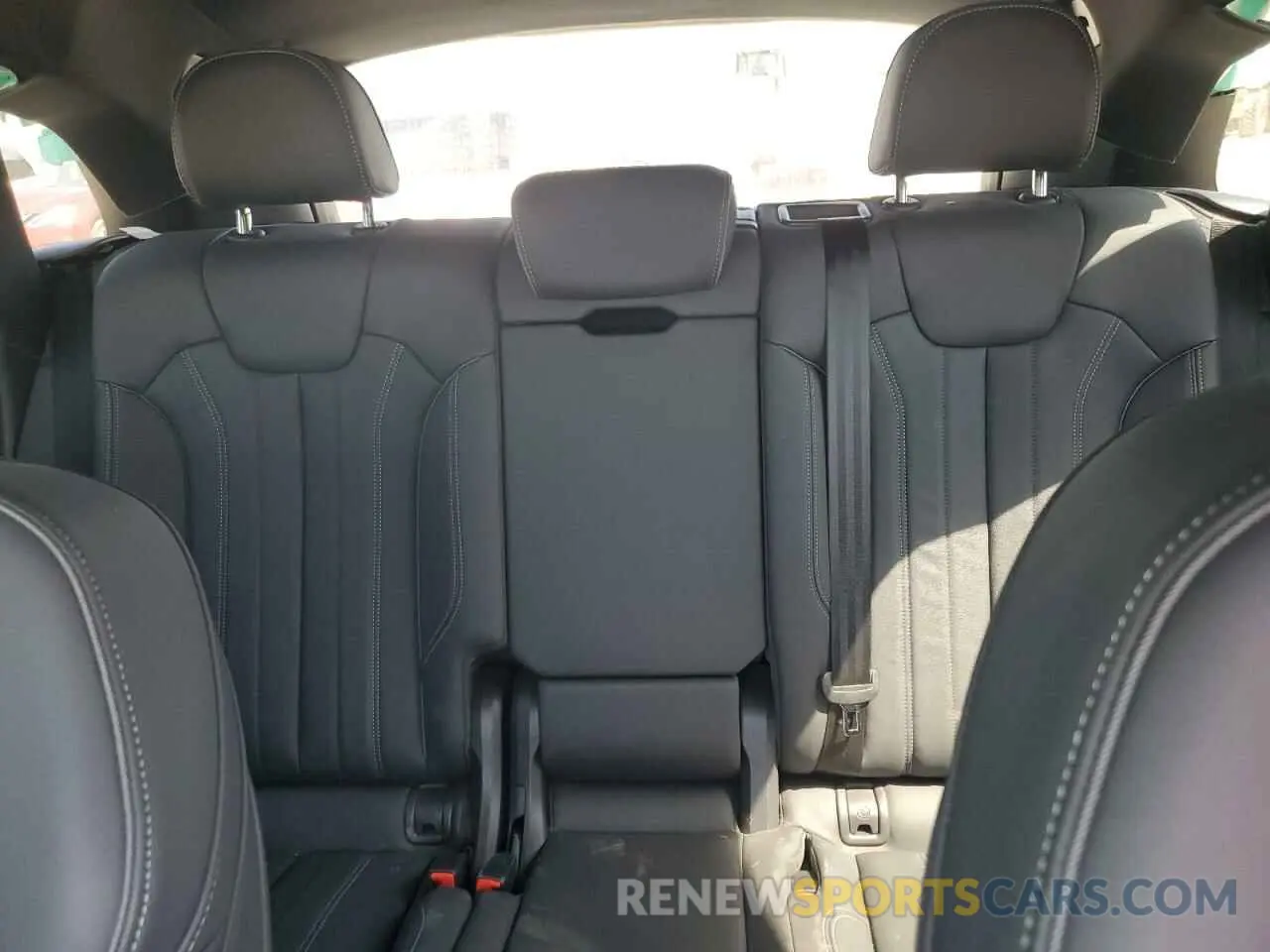 10 Photograph of a damaged car WA1GAAFY4R2101908 AUDI Q5 2024