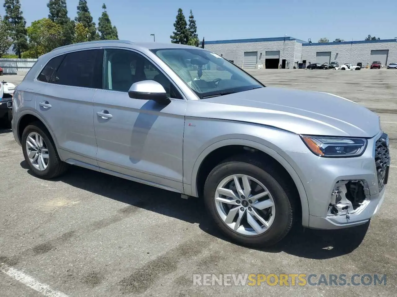 4 Photograph of a damaged car WA1GAAFY5R2067008 AUDI Q5 2024