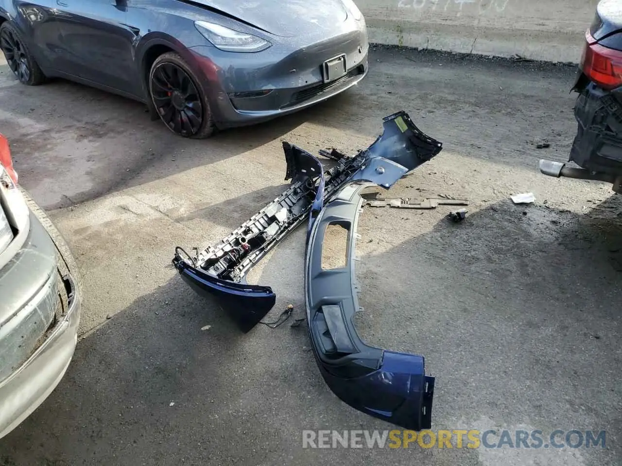 13 Photograph of a damaged car WA1GAAFY5R2116496 AUDI Q5 2024