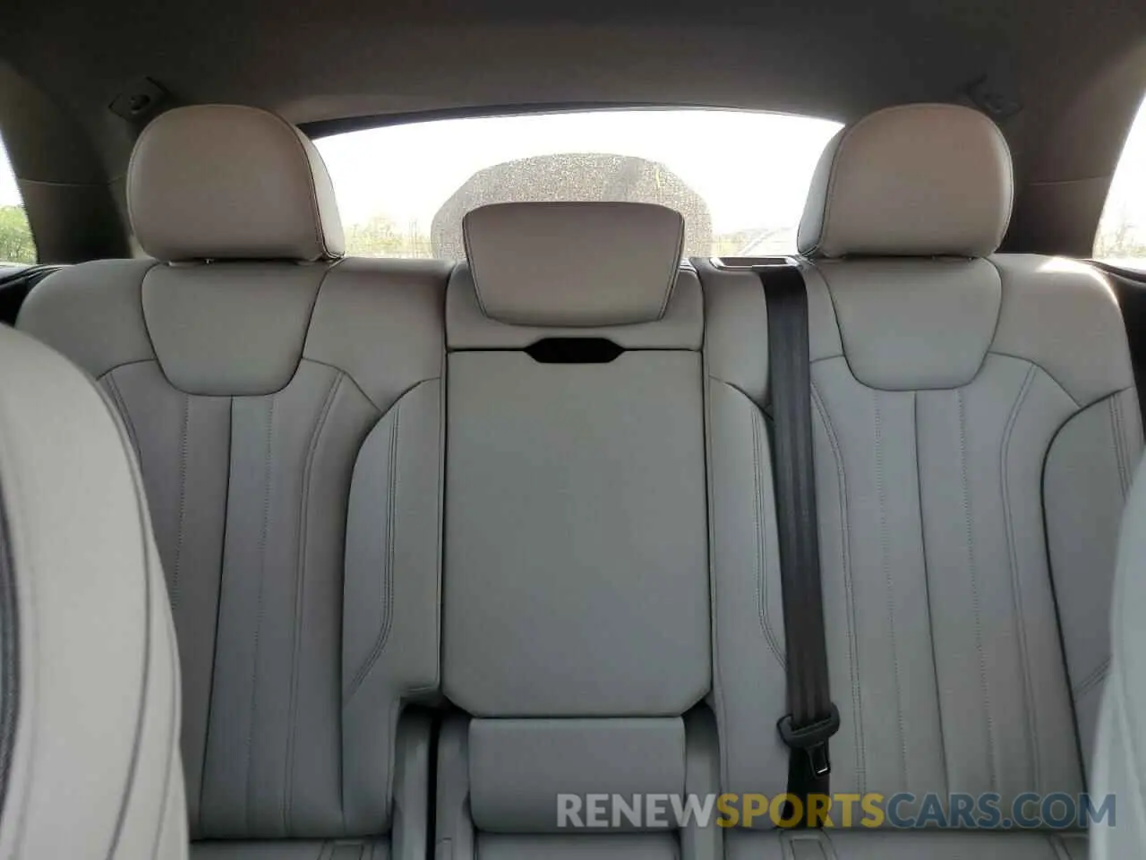10 Photograph of a damaged car WA1GAAFY6R2112201 AUDI Q5 2024