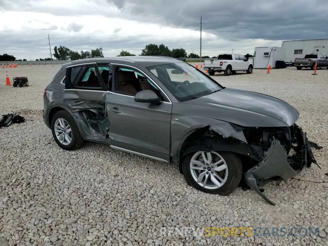 4 Photograph of a damaged car WA1GAAFY7R2052302 AUDI Q5 2024