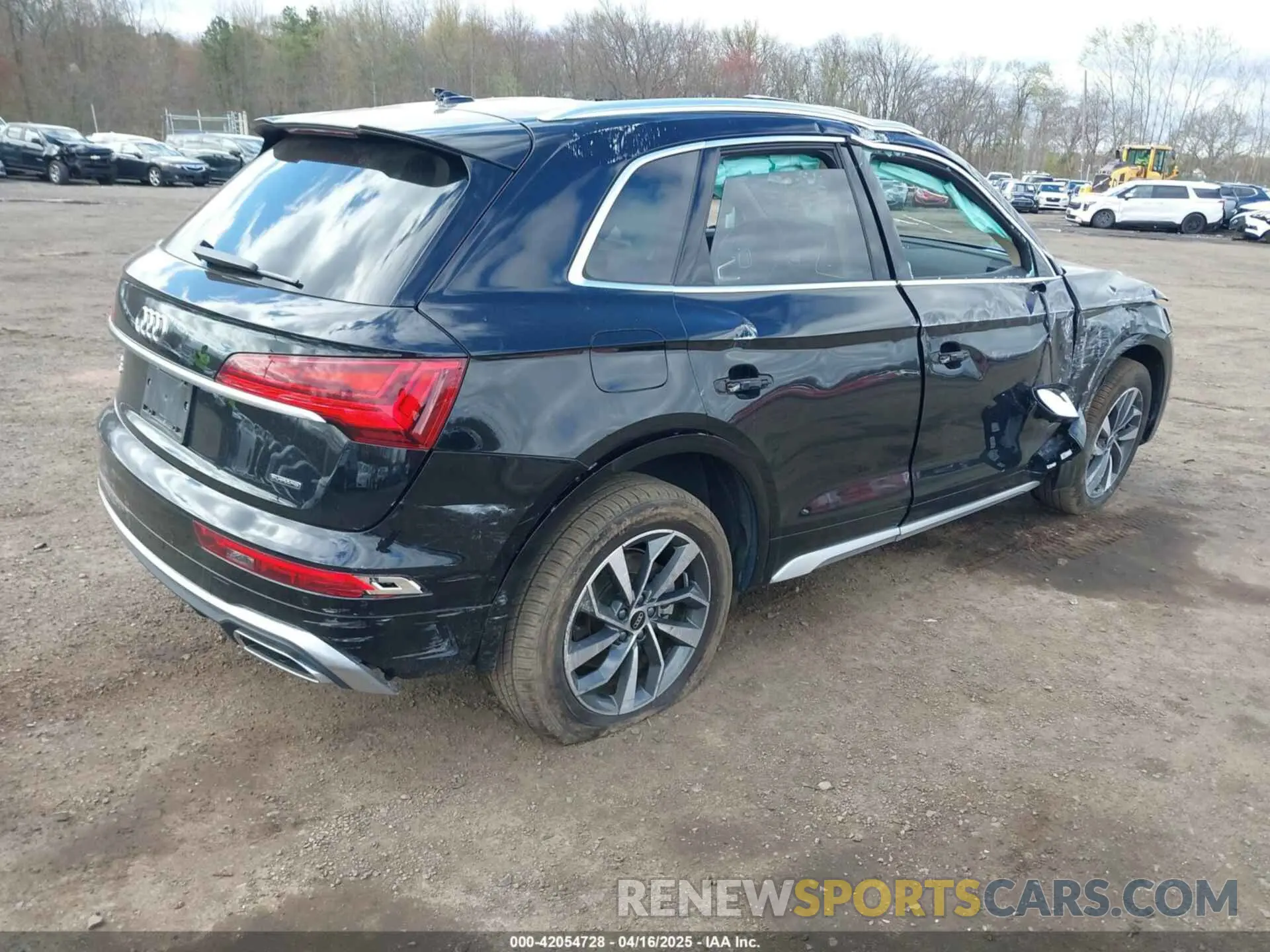 4 Photograph of a damaged car WA1GAAFY8R2043043 AUDI Q5 2024