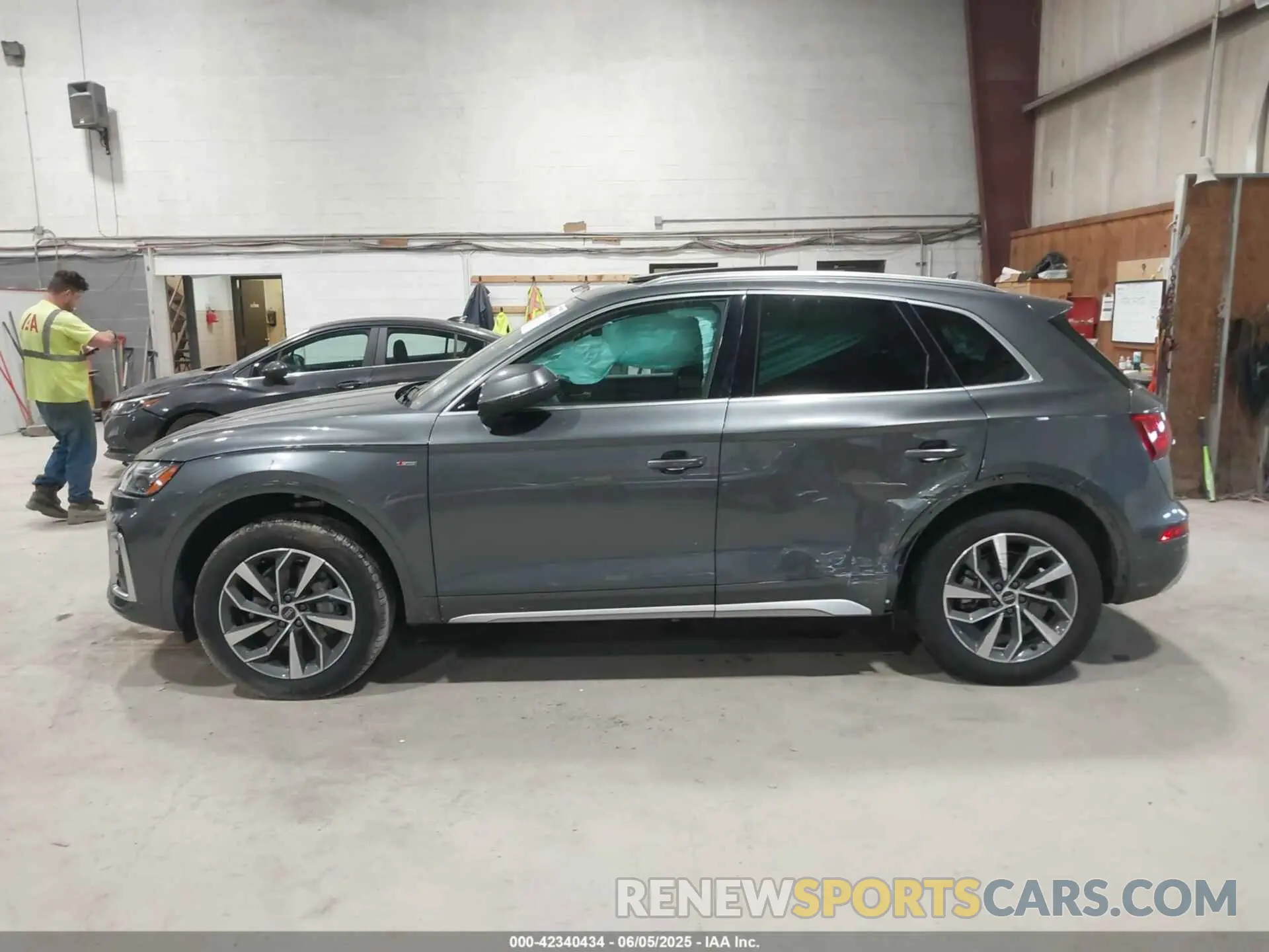 15 Photograph of a damaged car wa1gaafy2r2019935 AUDI Q5 2024
