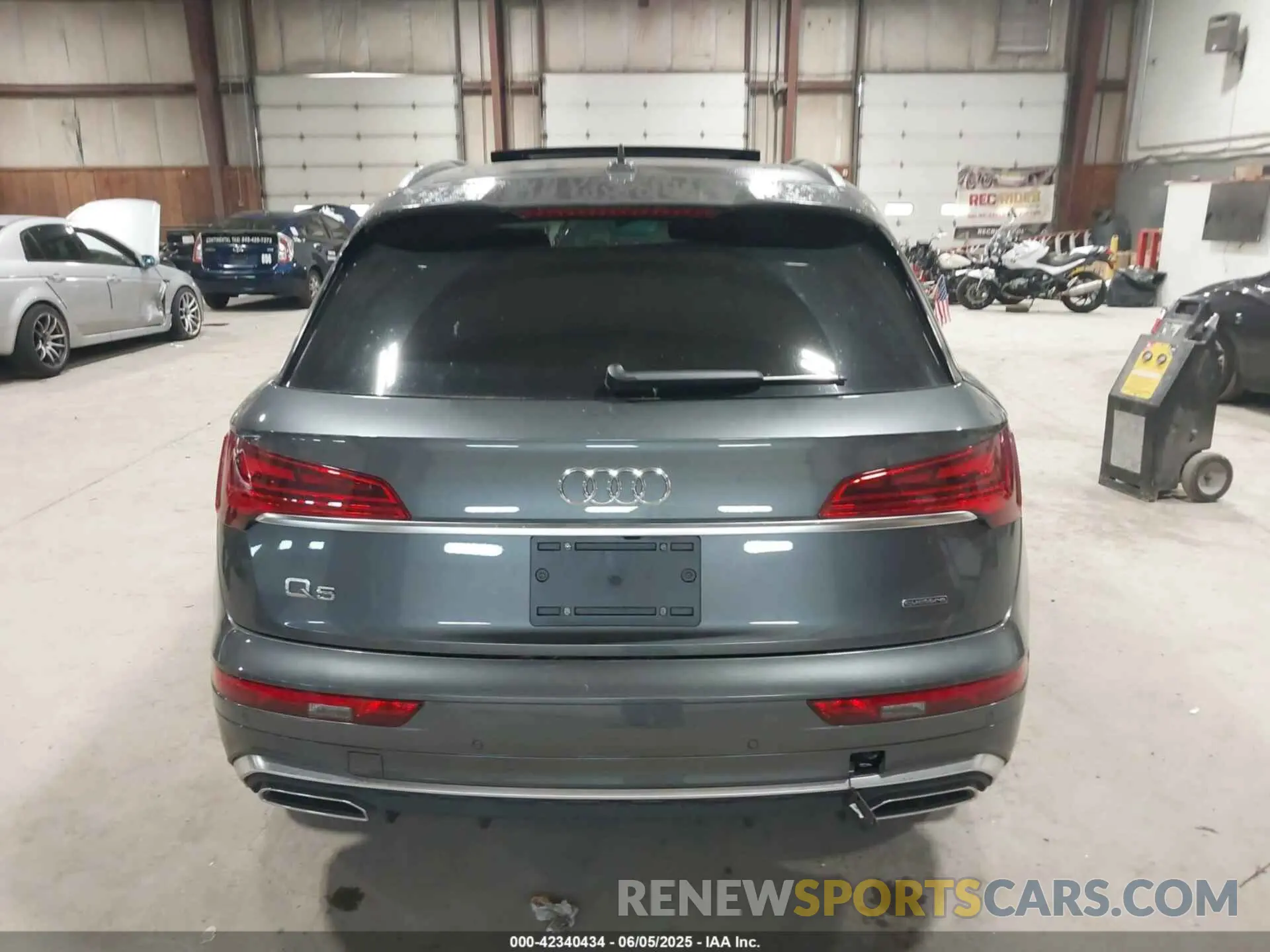 17 Photograph of a damaged car wa1gaafy2r2019935 AUDI Q5 2024