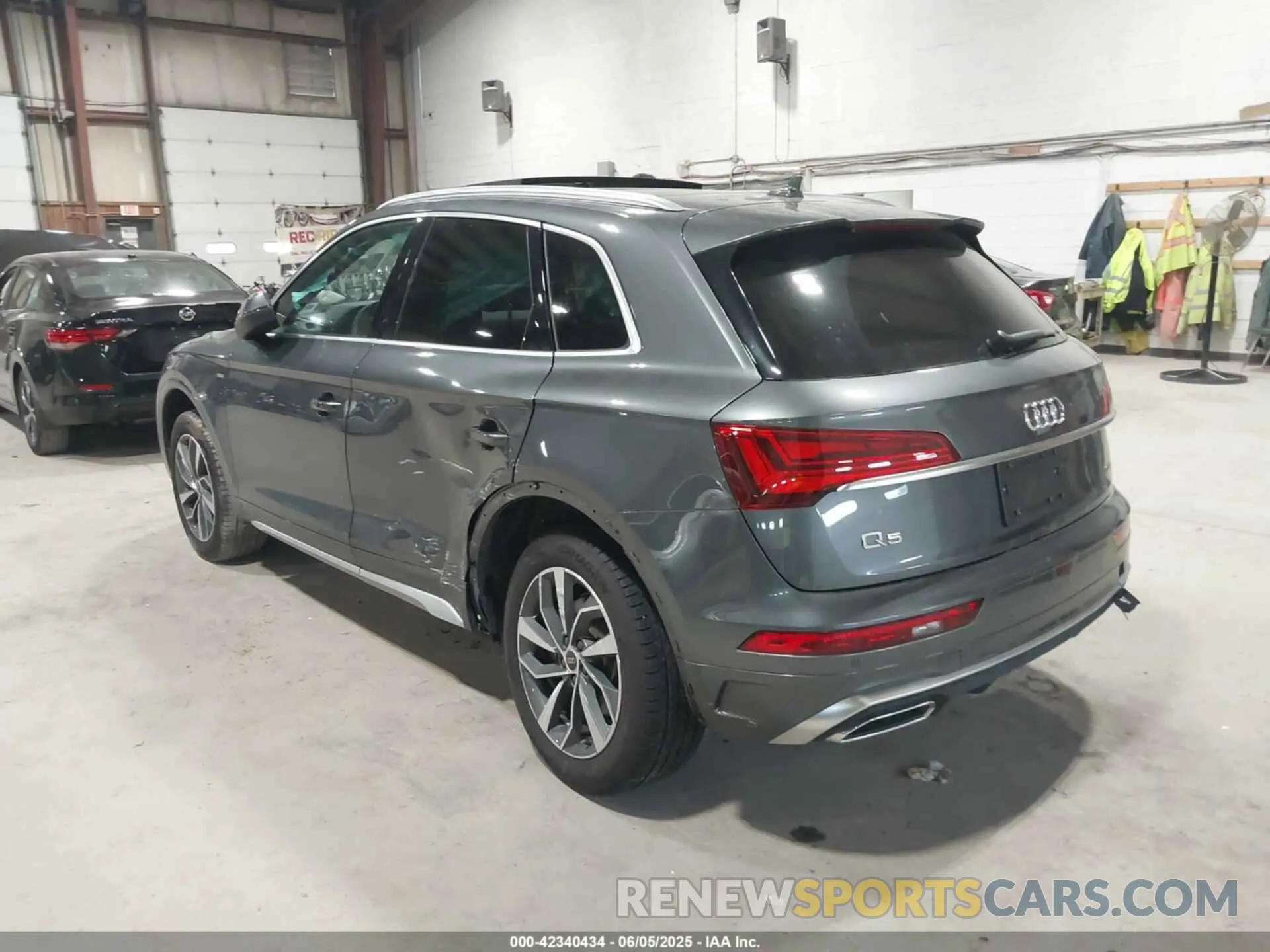 3 Photograph of a damaged car wa1gaafy2r2019935 AUDI Q5 2024