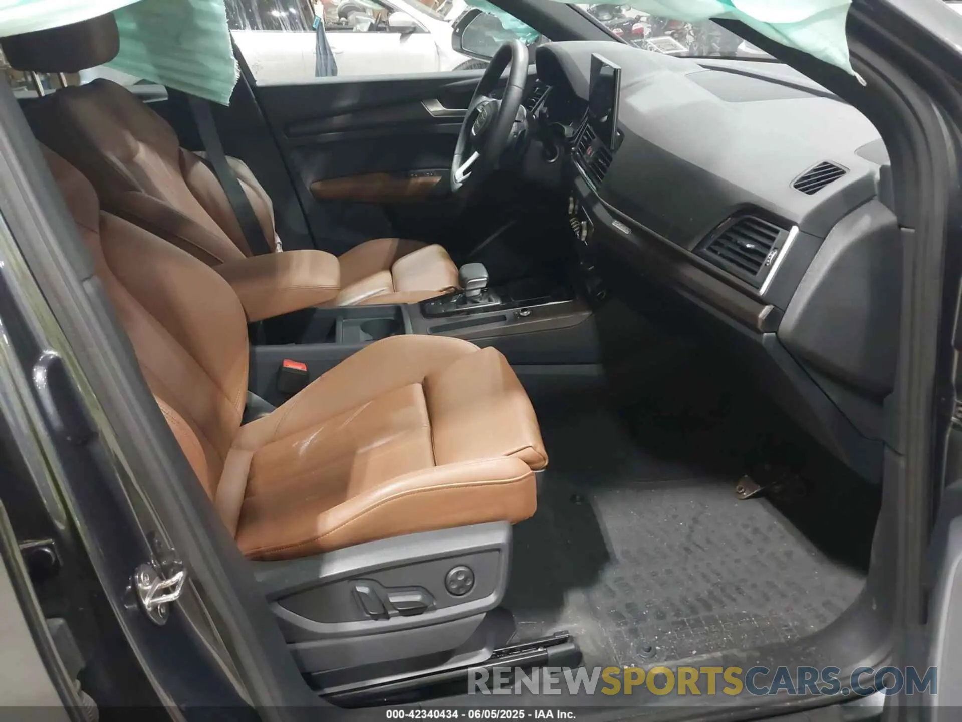 5 Photograph of a damaged car wa1gaafy2r2019935 AUDI Q5 2024