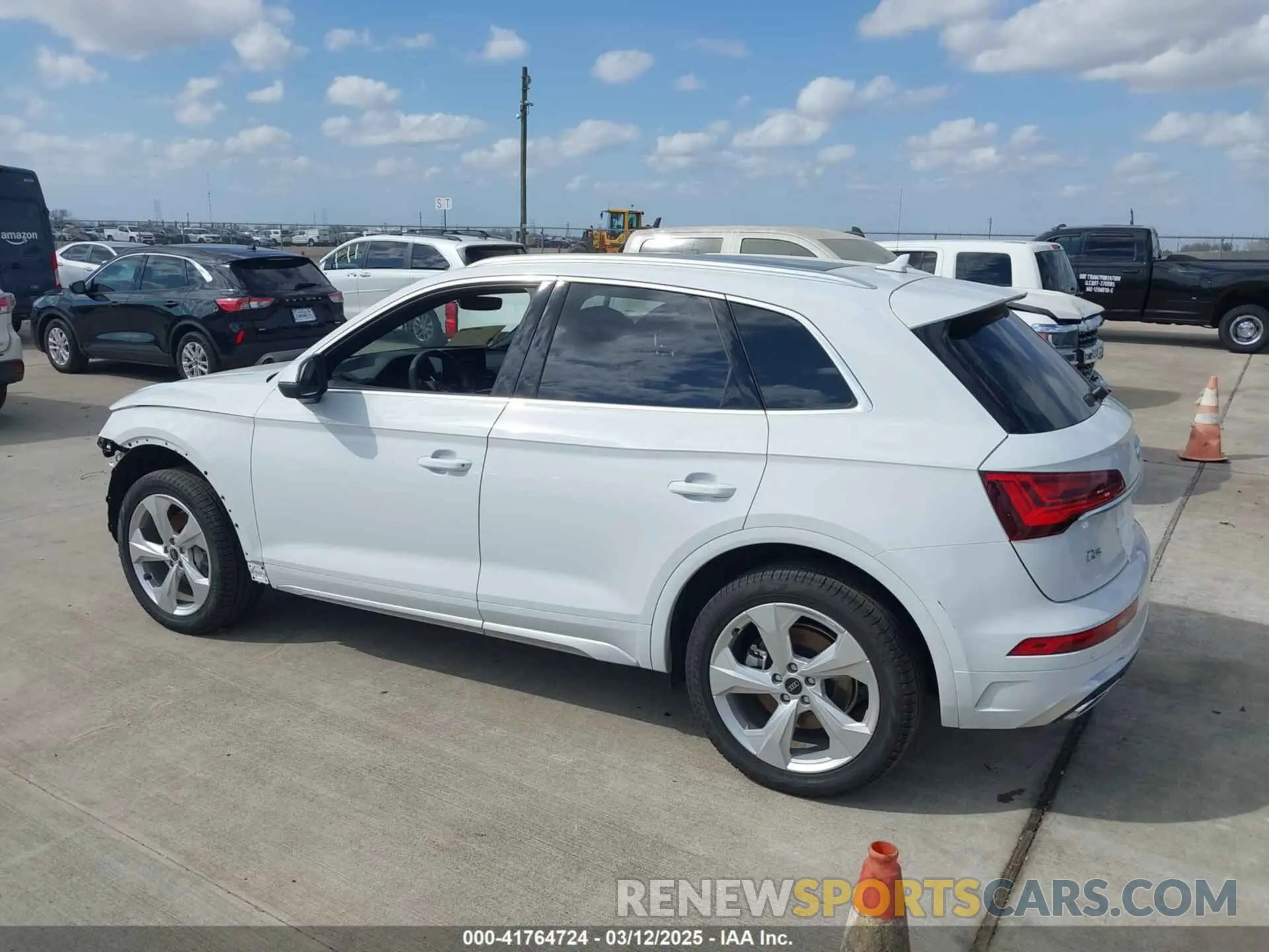 15 Photograph of a damaged car WA1EAAFY1S2016070 AUDI Q5 2025