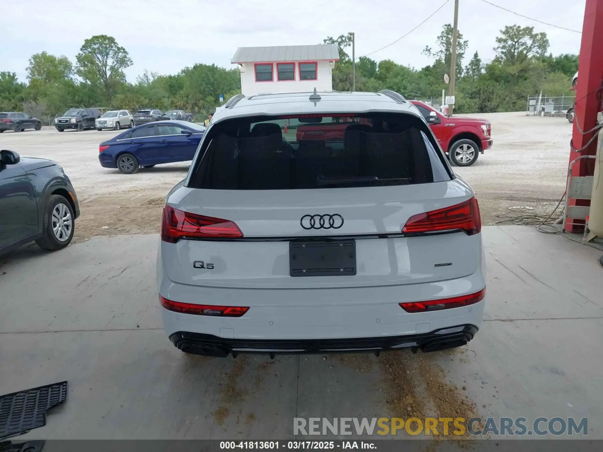 16 Photograph of a damaged car WA1EAAFY3S2013364 AUDI Q5 2025