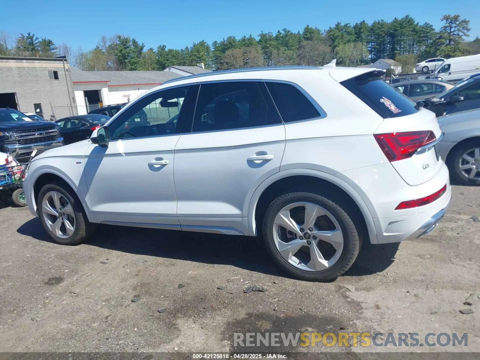 14 Photograph of a damaged car WA1EAAFY9S2016575 AUDI Q5 2025
