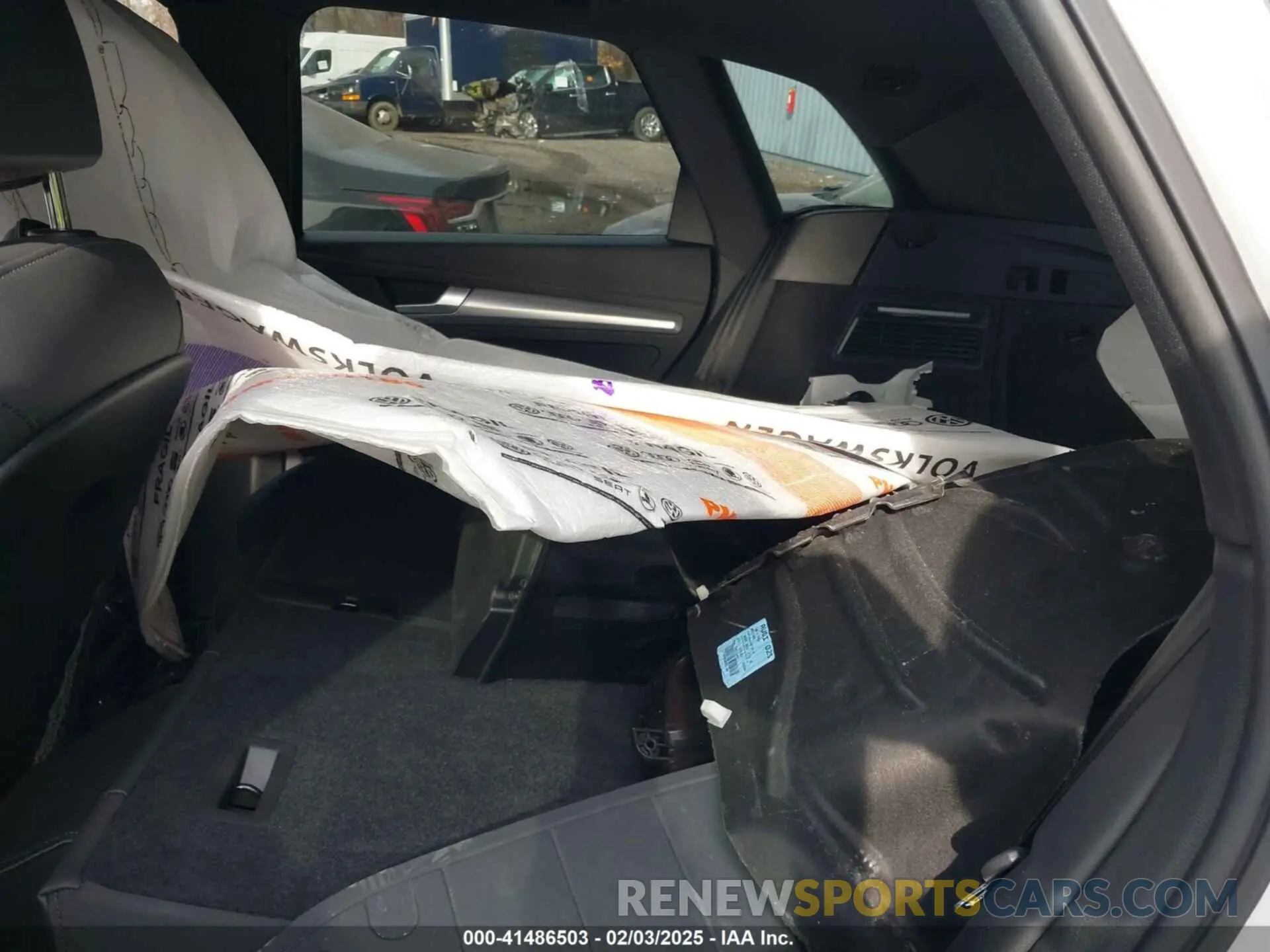 8 Photograph of a damaged car WA1GAAFY2S2013915 AUDI Q5 2025