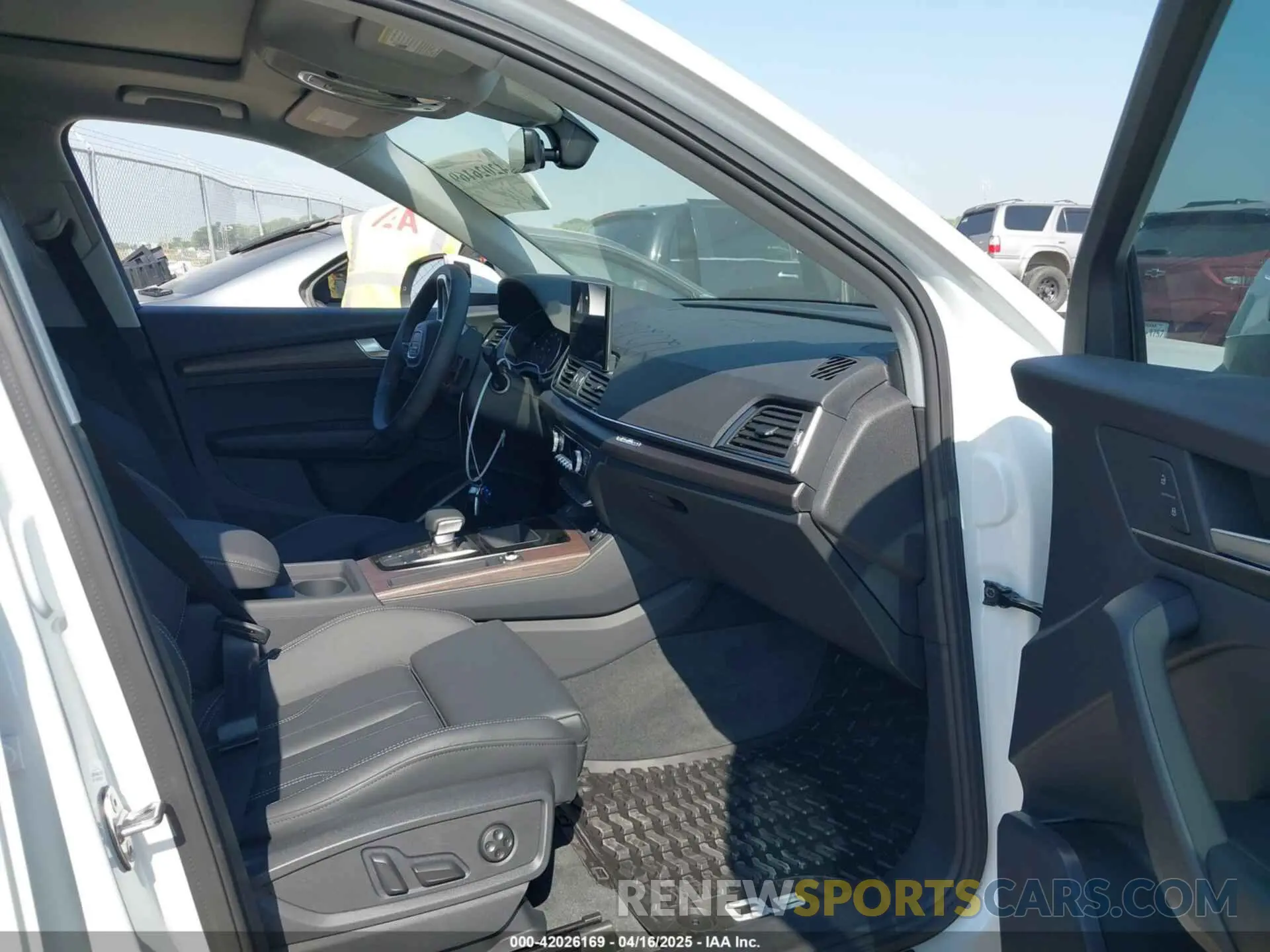 5 Photograph of a damaged car WA1GAAFY5S2029171 AUDI Q5 2025