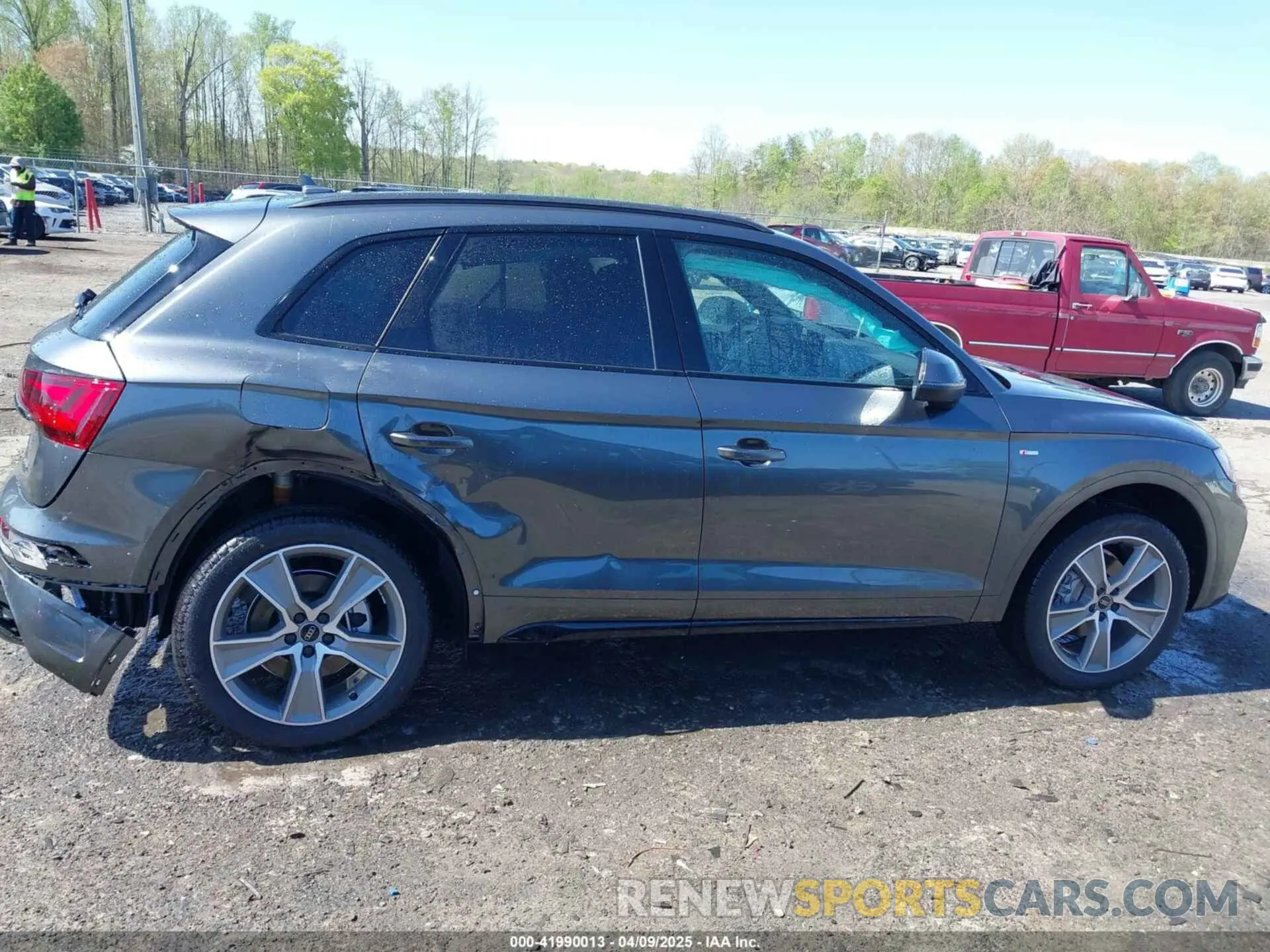 14 Photograph of a damaged car WA1GAAFY9S2057278 AUDI Q5 2025