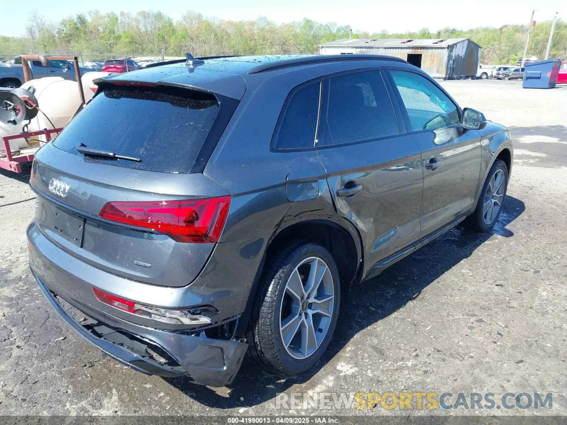 4 Photograph of a damaged car WA1GAAFY9S2057278 AUDI Q5 2025