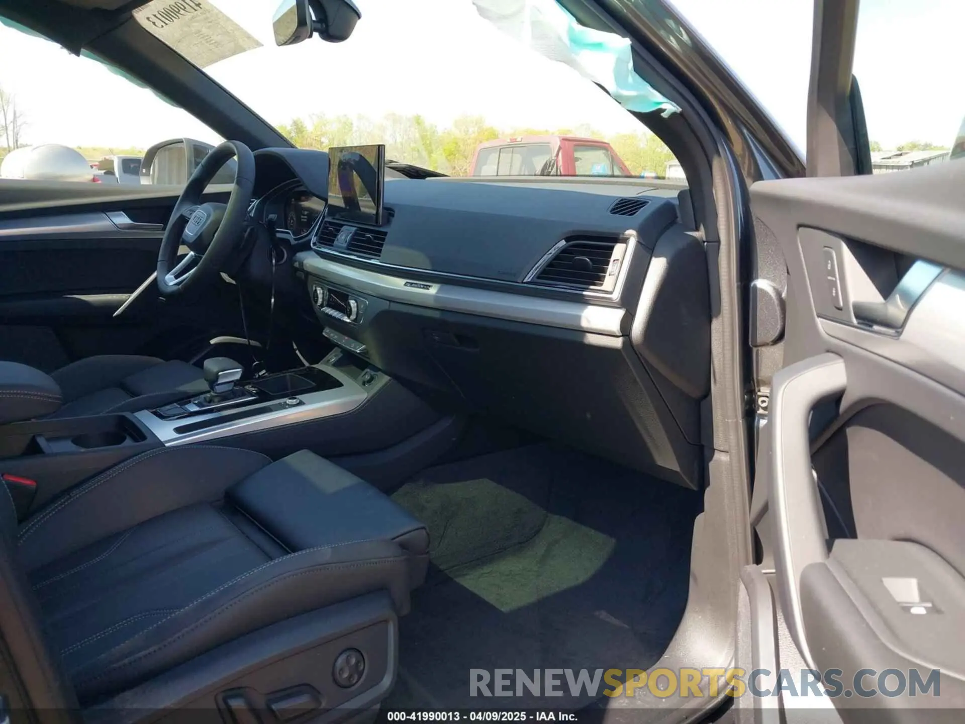 5 Photograph of a damaged car WA1GAAFY9S2057278 AUDI Q5 2025