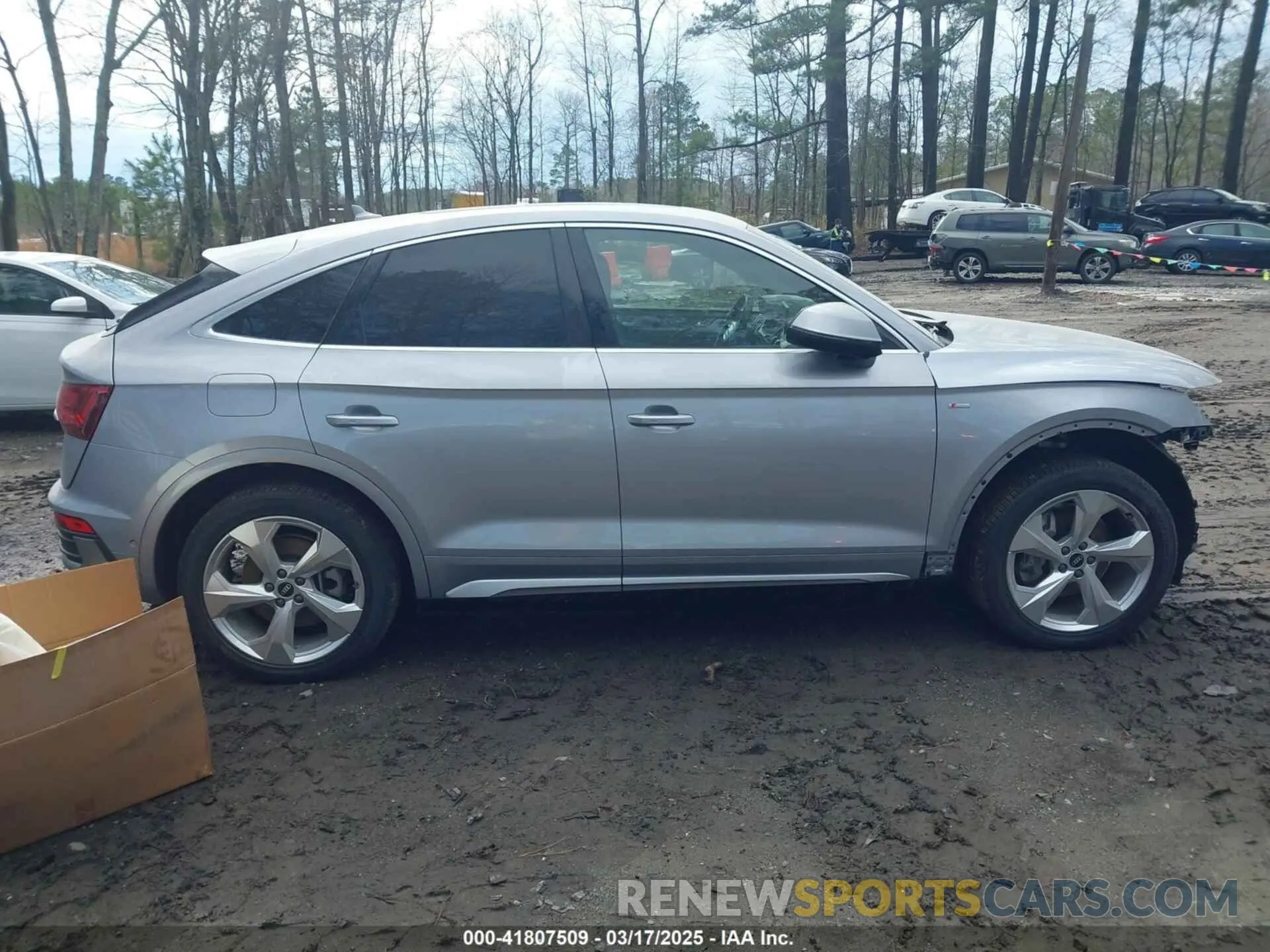 14 Photograph of a damaged car WA16AAFY1M2089690 AUDI Q5 SPORTBACK 2021