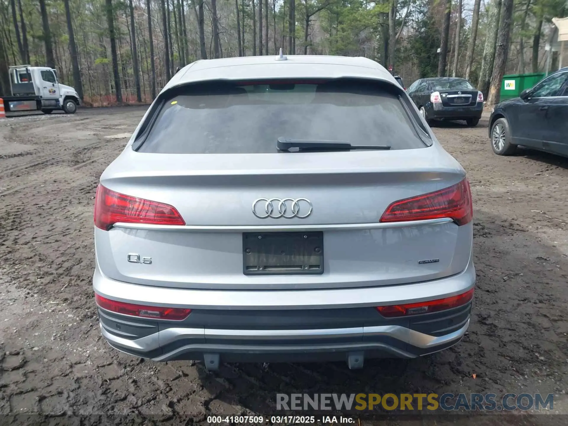 17 Photograph of a damaged car WA16AAFY1M2089690 AUDI Q5 SPORTBACK 2021