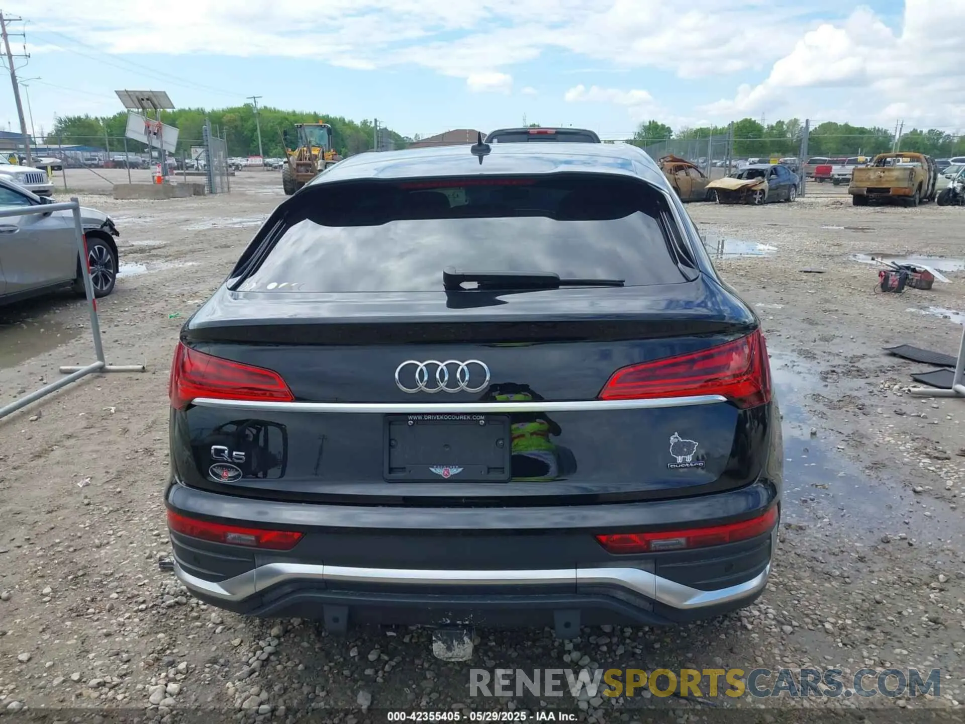17 Photograph of a damaged car WA15AAFY9N2116891 AUDI Q5 SPORTBACK 2022