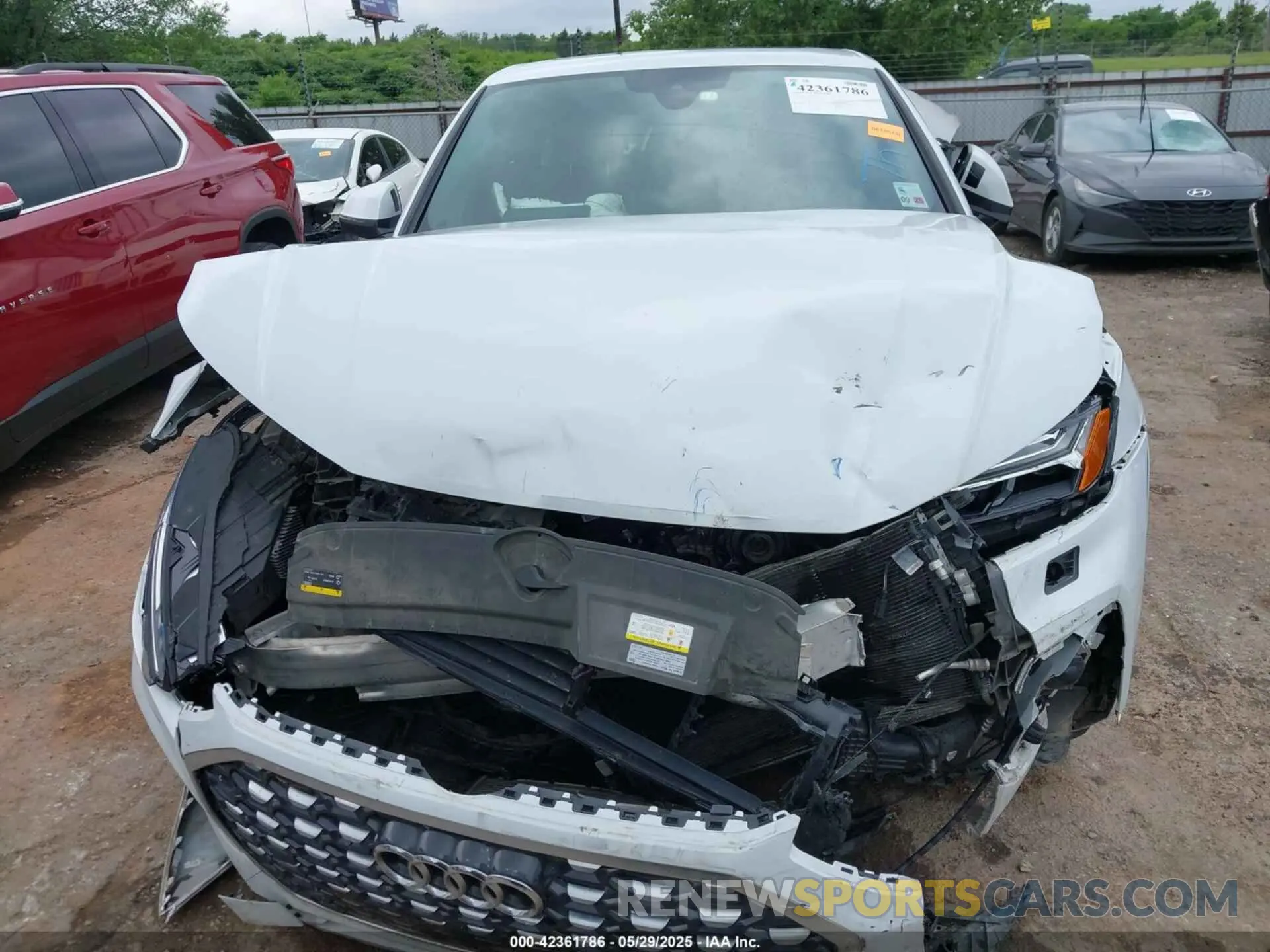 11 Photograph of a damaged car WA16AAFY9N2042876 AUDI Q5 SPORTBACK 2022
