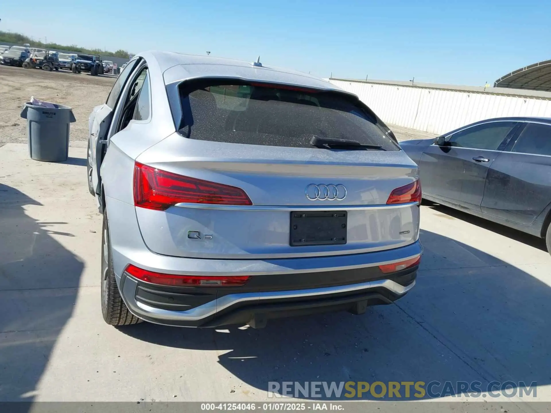17 Photograph of a damaged car WA14AAFY7P2112384 AUDI Q5 SPORTBACK 2023