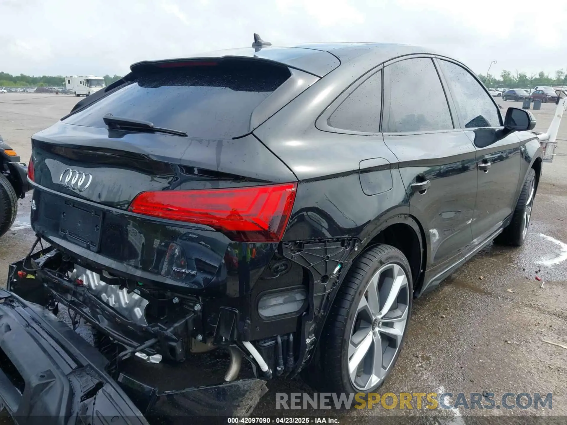 4 Photograph of a damaged car WA15AAFY1P2184394 AUDI Q5 SPORTBACK 2023