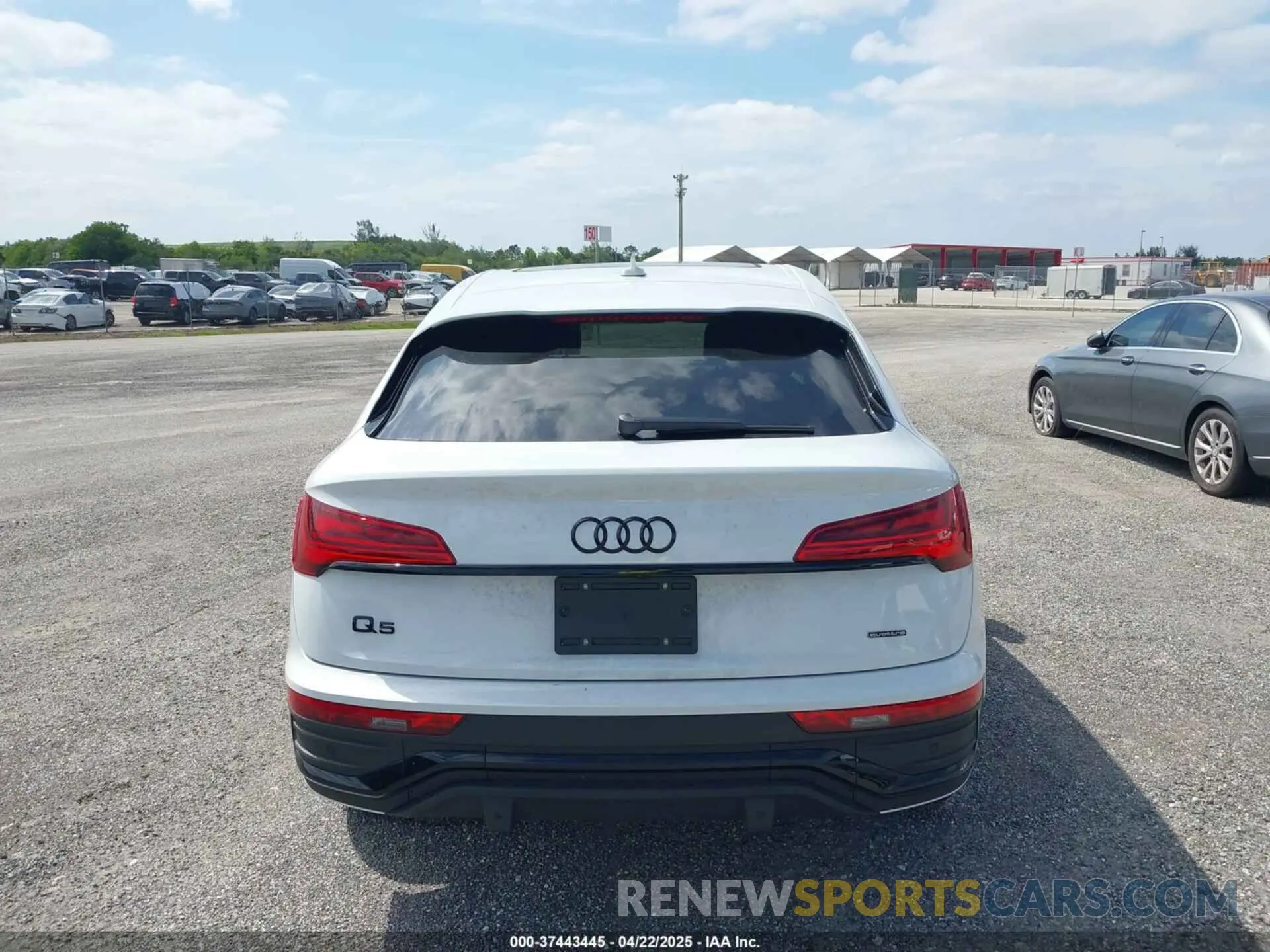 16 Photograph of a damaged car WA15AAFY7P2034449 AUDI Q5 SPORTBACK 2023