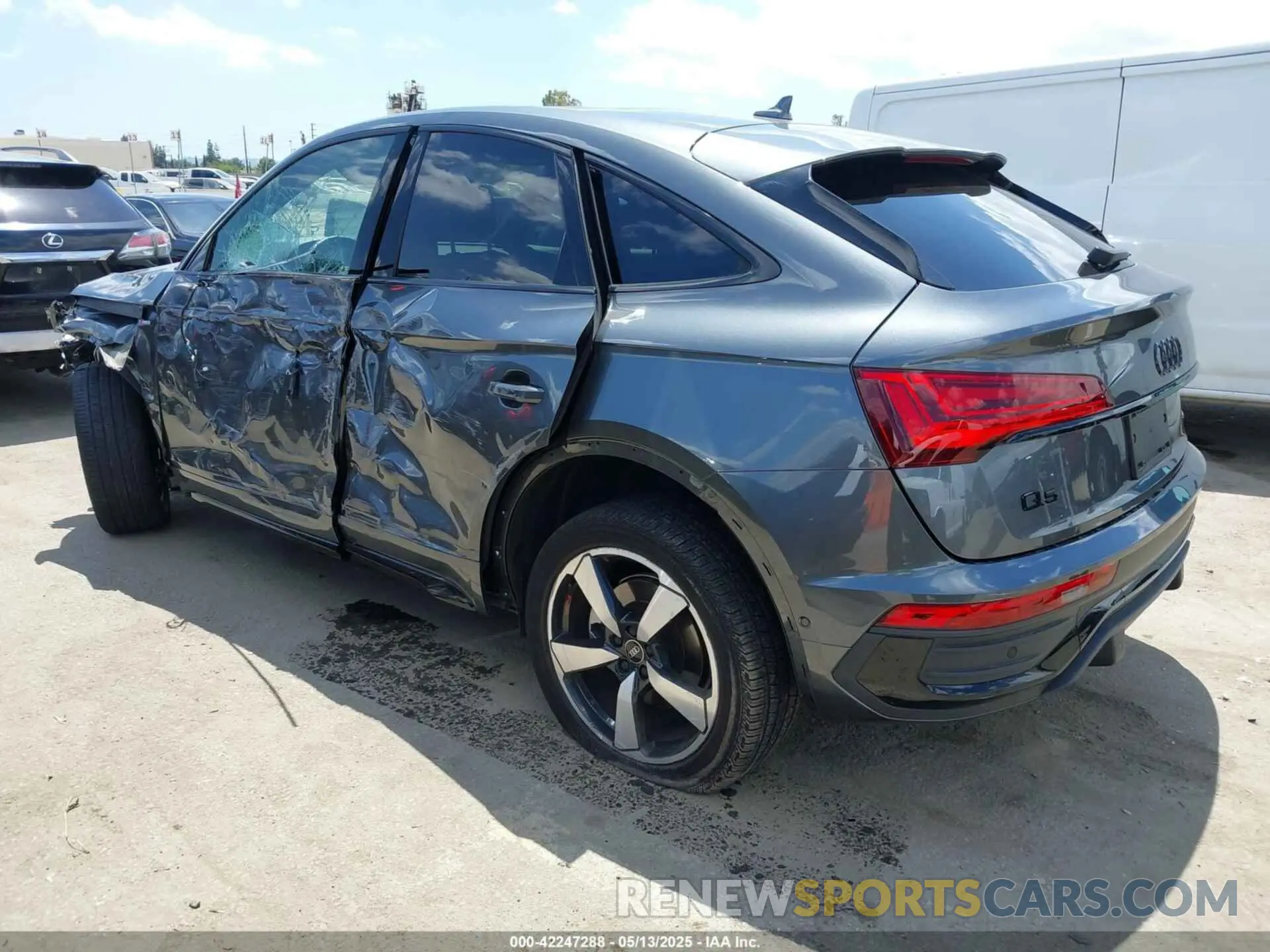 3 Photograph of a damaged car WA16ABFY5P2067296 AUDI Q5 SPORTBACK 2023