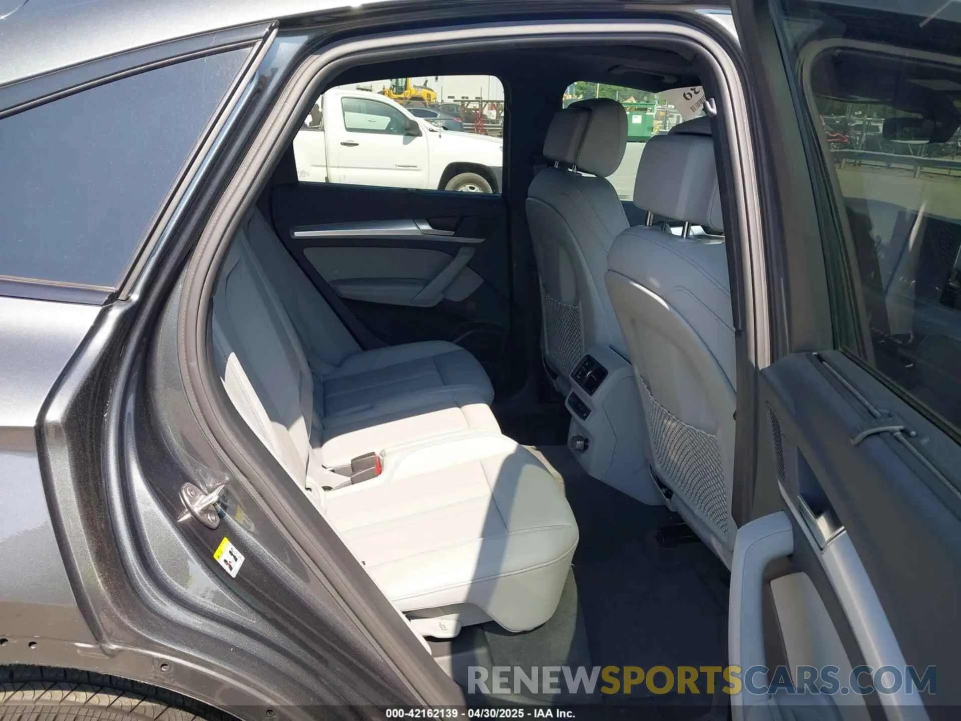 8 Photograph of a damaged car WA16AAFY2R2105547 AUDI Q5 SPORTBACK 2024