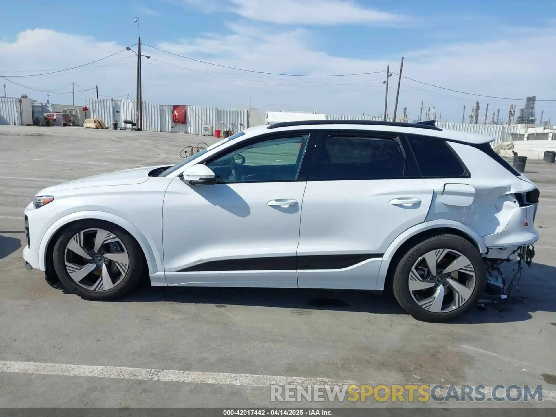 15 Photograph of a damaged car WA134BGF6SA003340 AUDI Q6 E-TRON 2025