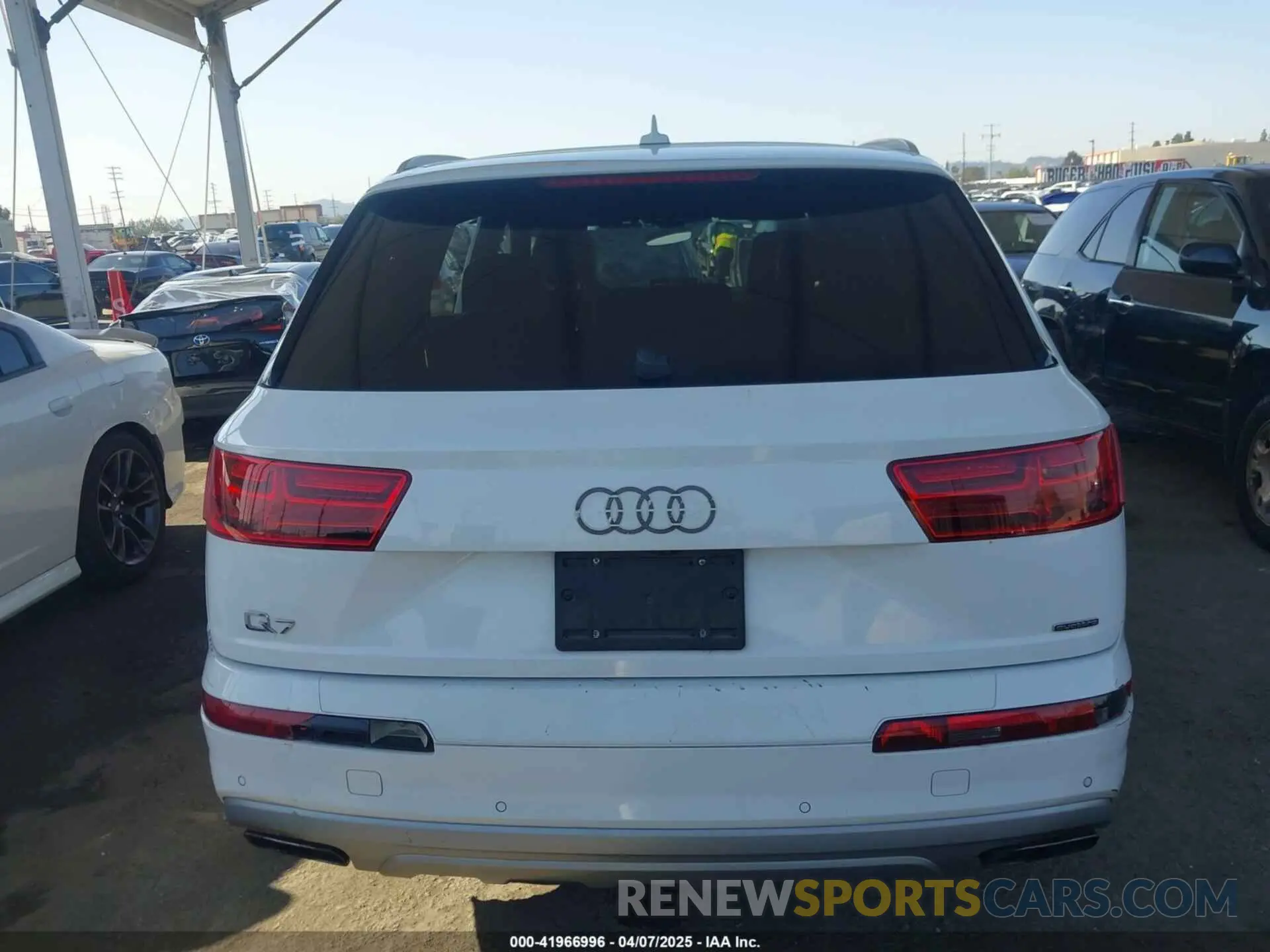17 Photograph of a damaged car WA1AAAF70KD037387 AUDI Q7 2019