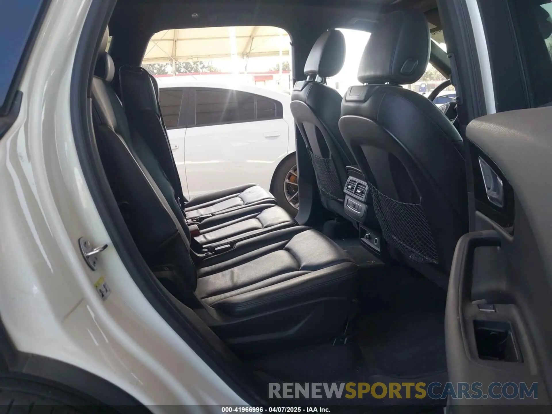 8 Photograph of a damaged car WA1AAAF70KD037387 AUDI Q7 2019