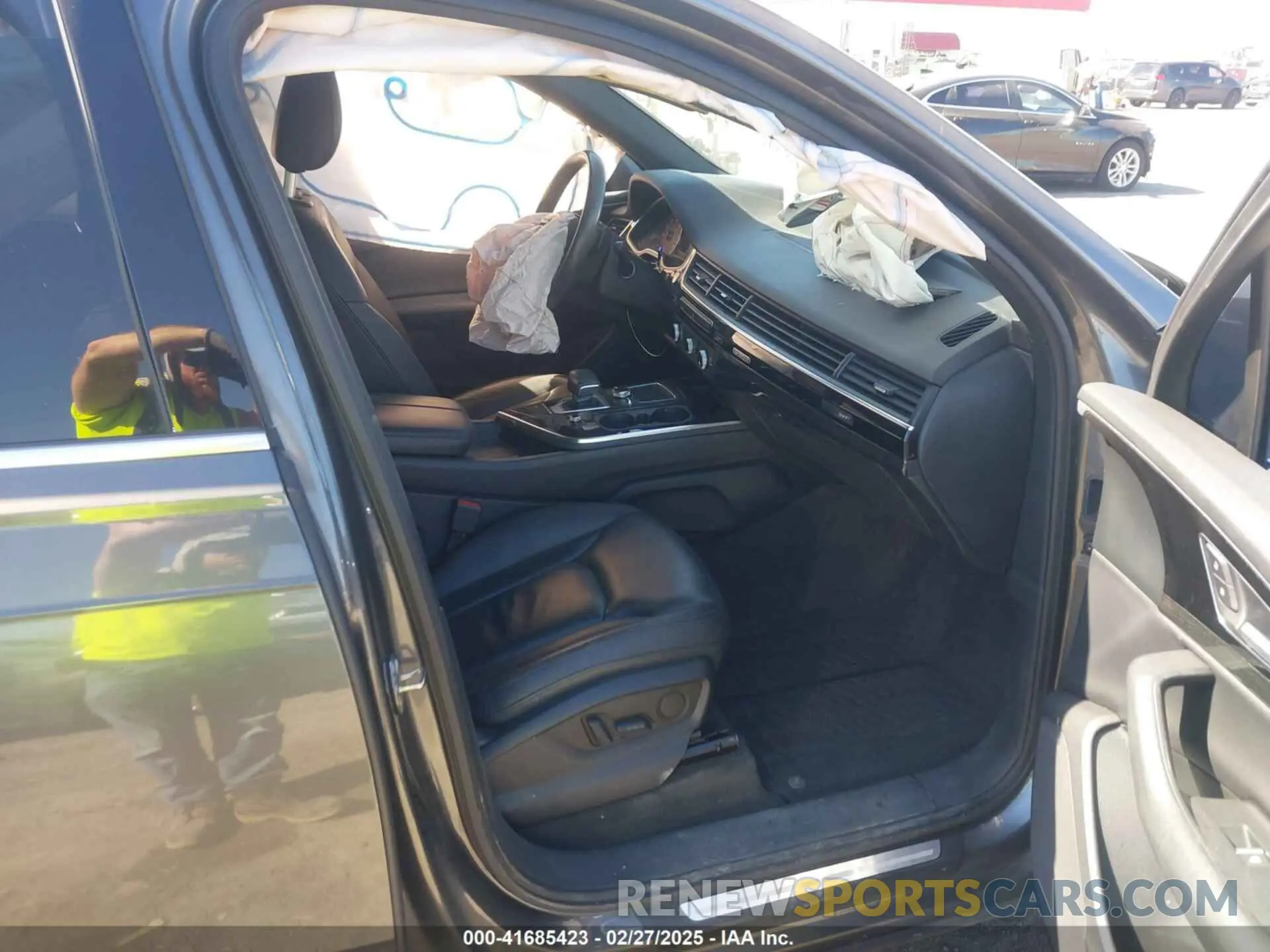 5 Photograph of a damaged car WA1AAAF71KD007167 AUDI Q7 2019