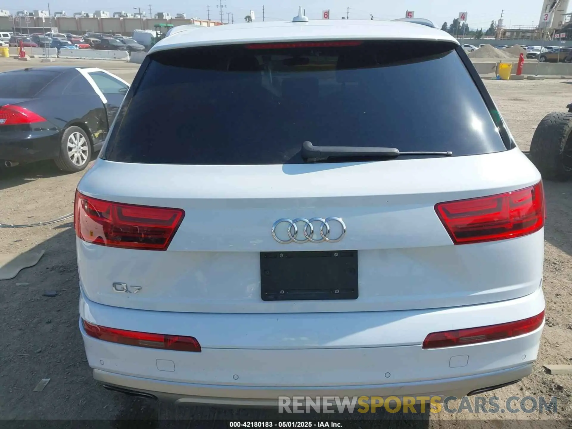 17 Photograph of a damaged car WA1AAAF74KD004991 AUDI Q7 2019