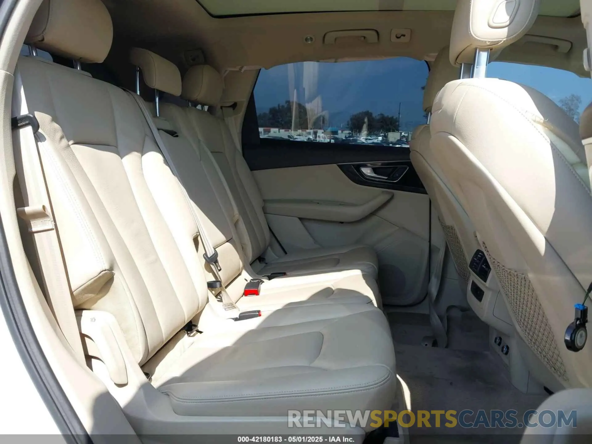 8 Photograph of a damaged car WA1AAAF74KD004991 AUDI Q7 2019