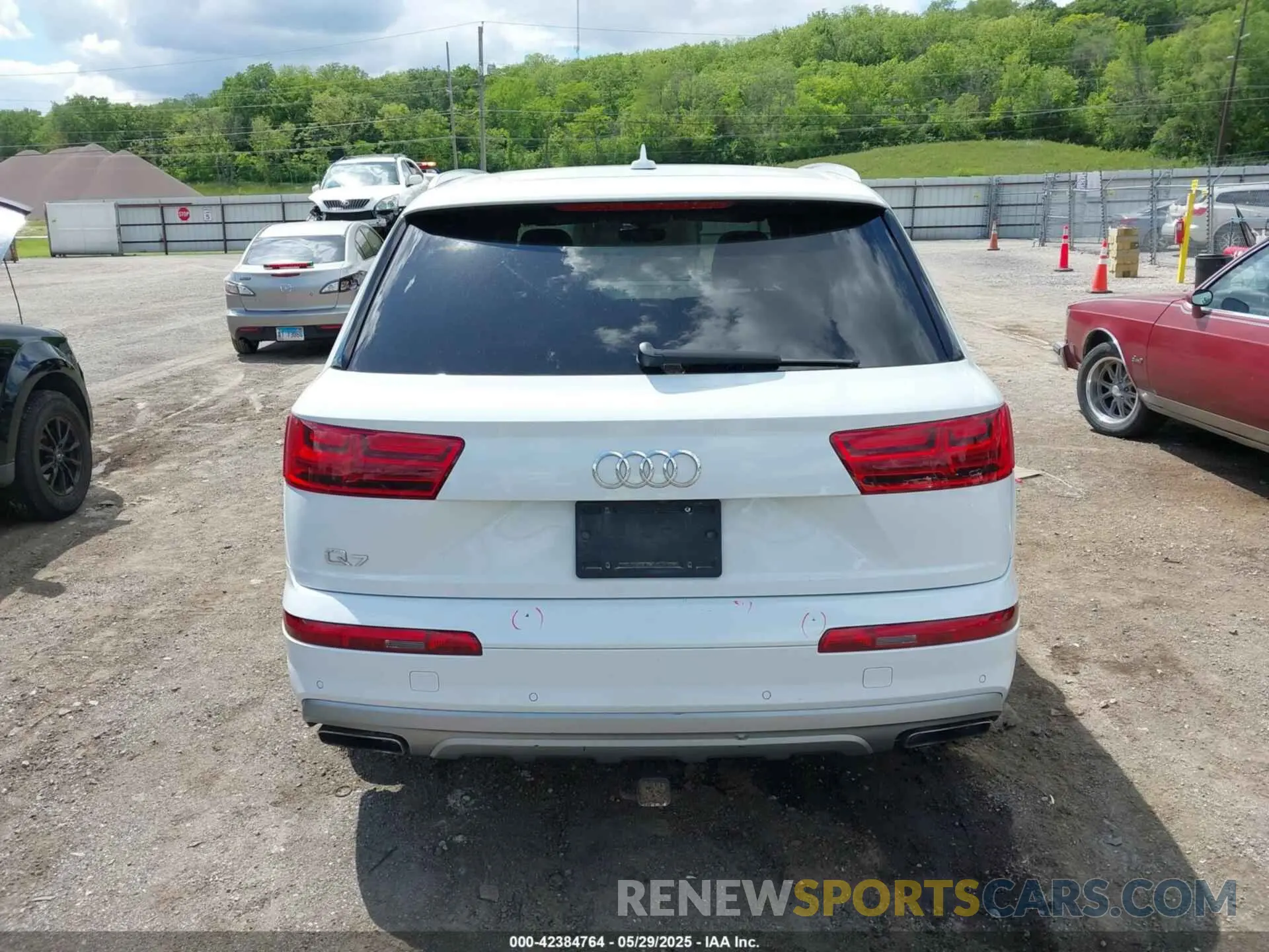 16 Photograph of a damaged car WA1AAAF75KD002473 AUDI Q7 2019