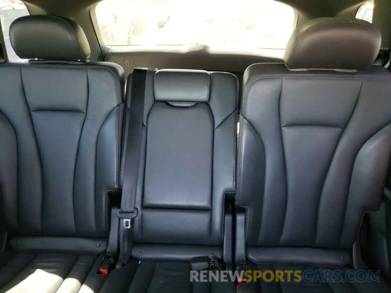 10 Photograph of a damaged car WA1AAAF78KD031577 AUDI Q7 2019