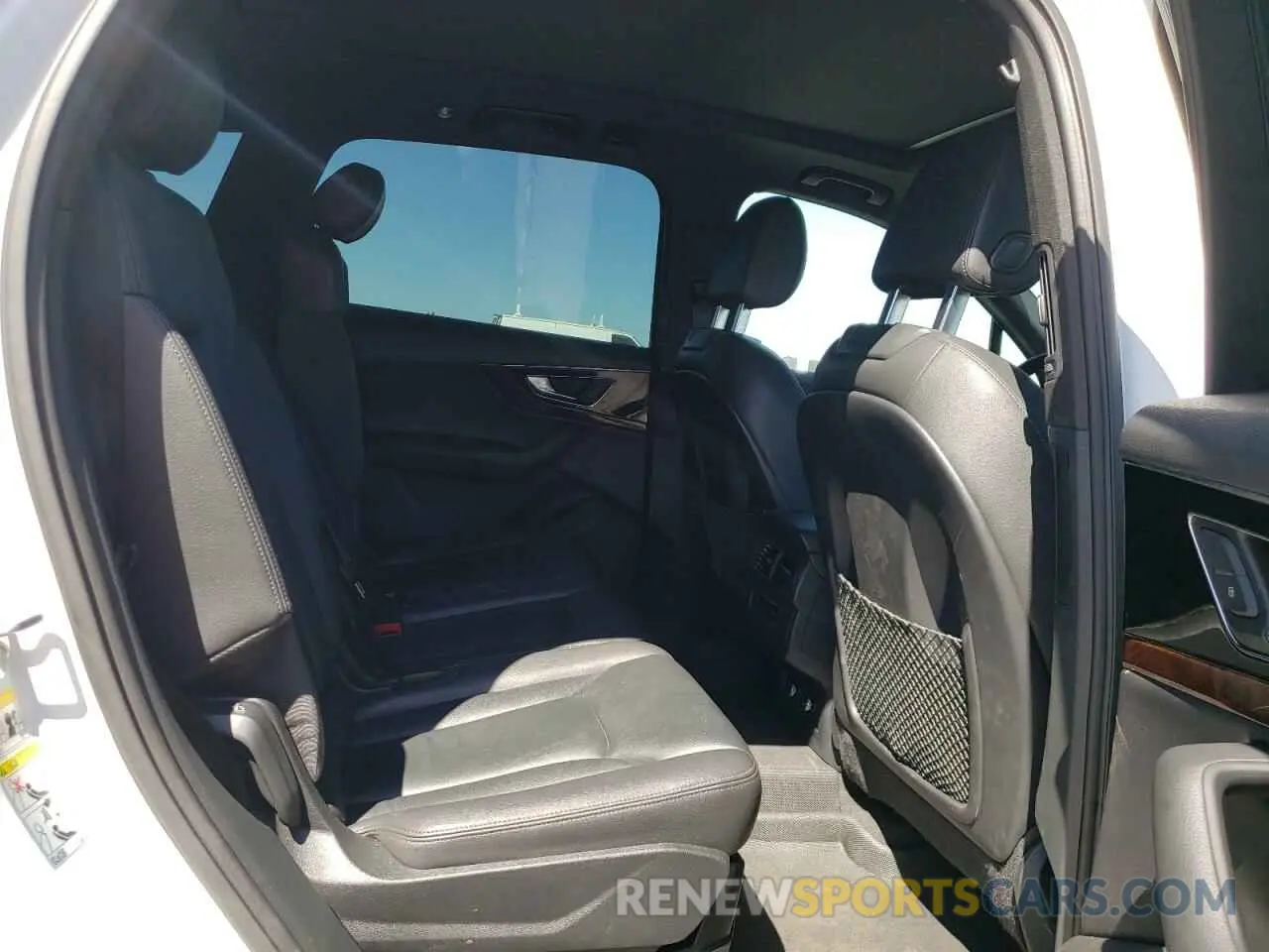 11 Photograph of a damaged car WA1AAAF78KD031577 AUDI Q7 2019