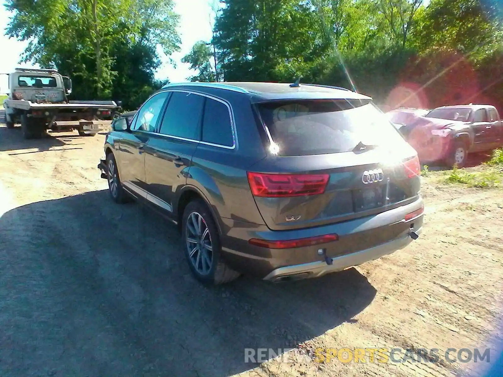 3 Photograph of a damaged car WA1AAAF78KD047083 AUDI Q7 2019